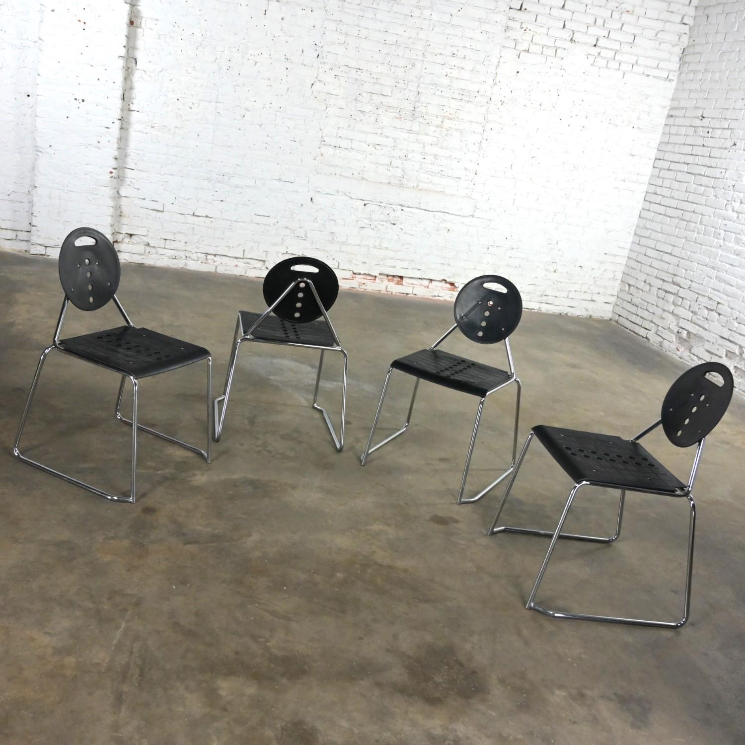 1980s The Moderns Modern Segis Italia Black Plastic & Chrome Charlie Side Chairs Set 4  en vente 10