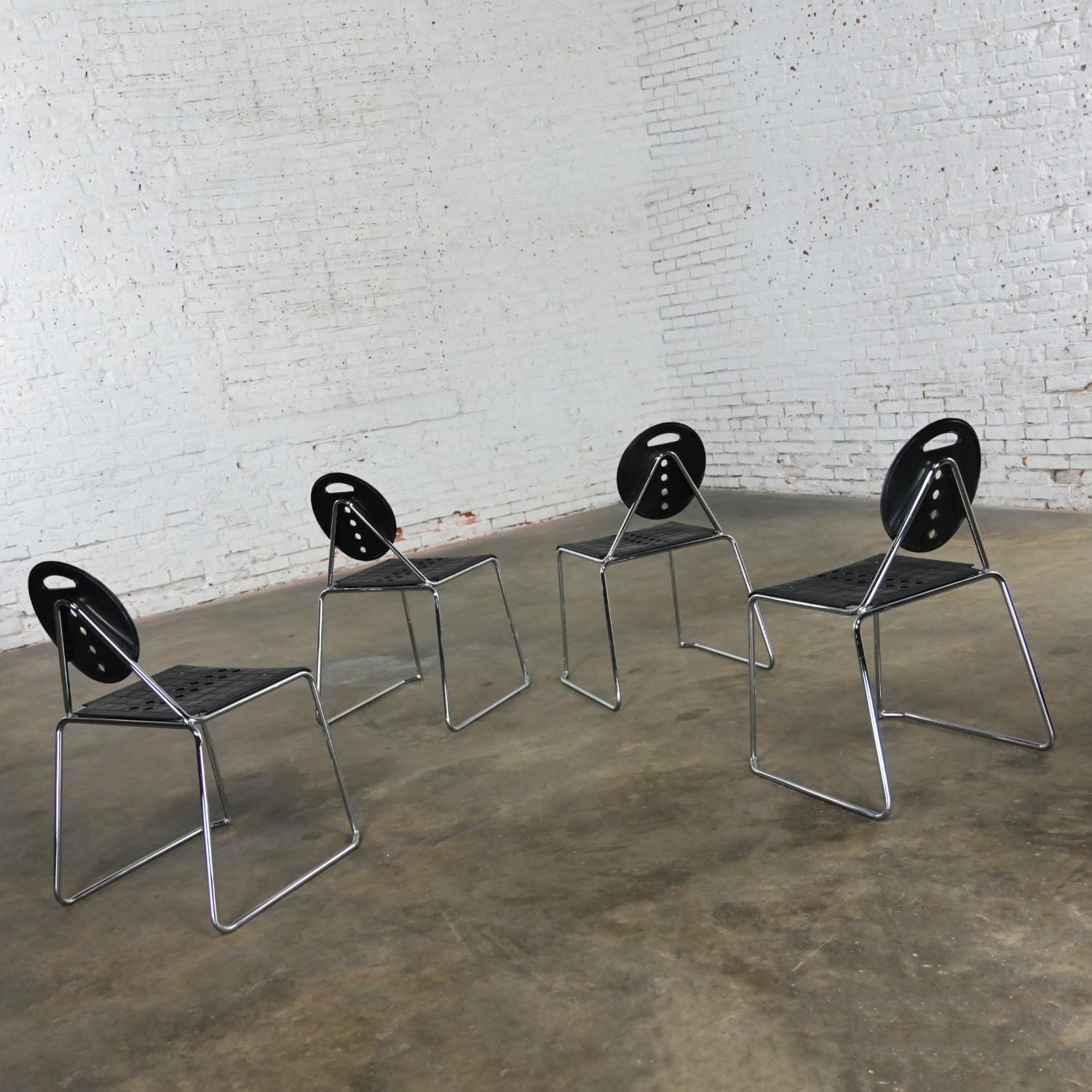 1980s The Moderns Modern Segis Italia Black Plastic & Chrome Charlie Side Chairs Set 4  en vente 13