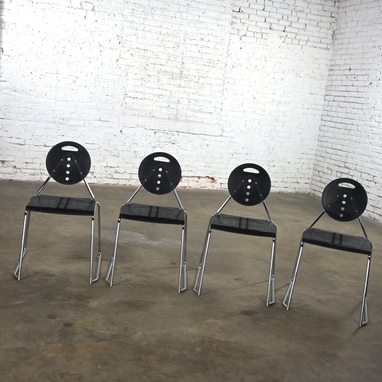Postmoderne 1980s The Moderns Modern Segis Italia Black Plastic & Chrome Charlie Side Chairs Set 4  en vente