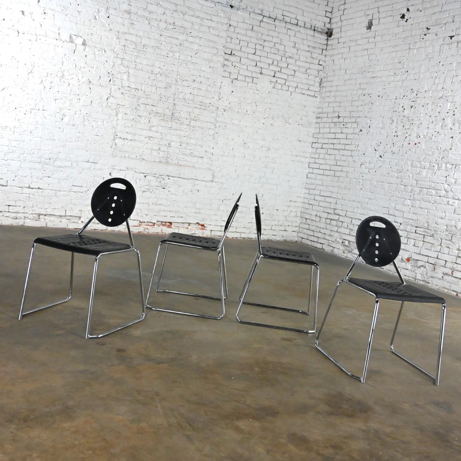 Fin du 20e siècle 1980s The Moderns Modern Segis Italia Black Plastic & Chrome Charlie Side Chairs Set 4  en vente