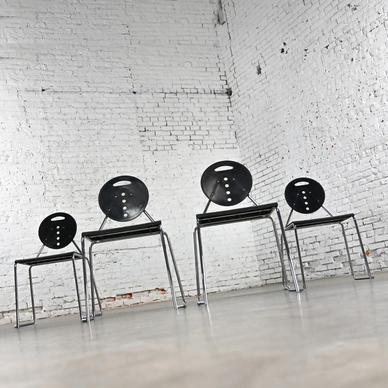 1980s The Moderns Modern Segis Italia Black Plastic & Chrome Charlie Side Chairs Set 4  en vente 1