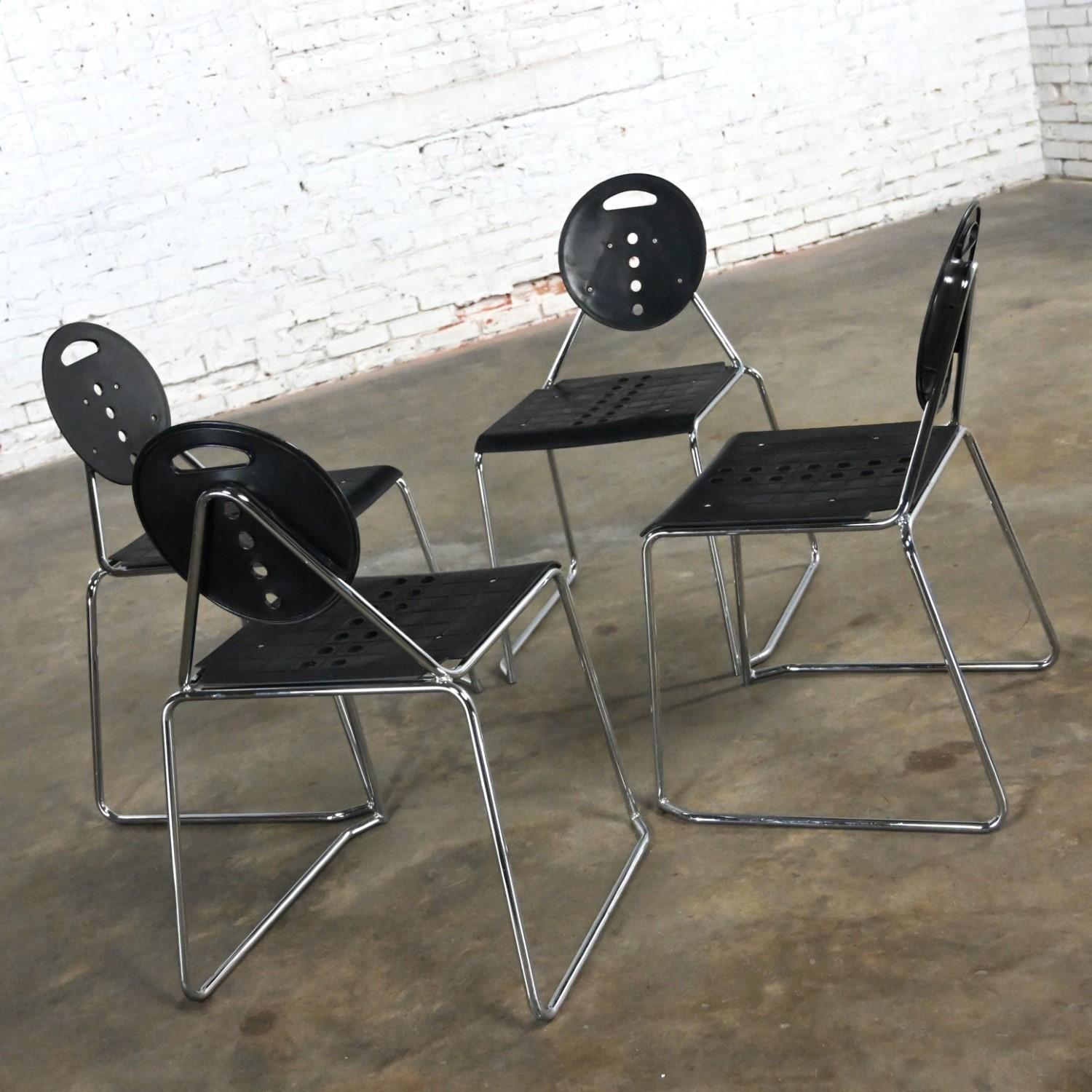 1980s The Moderns Modern Segis Italia Black Plastic & Chrome Charlie Side Chairs Set 4  en vente 3
