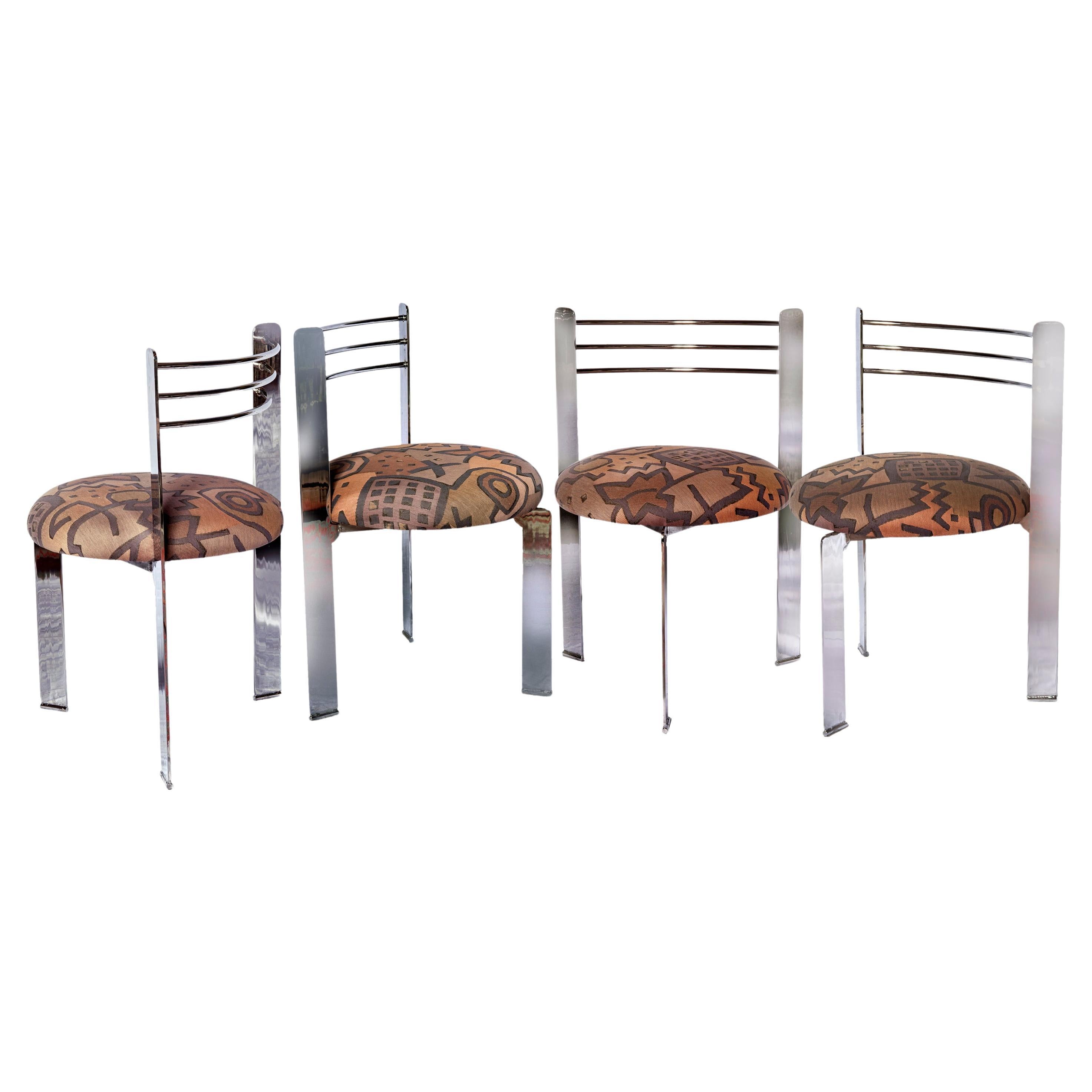 1980 Post Sedie moderne a tre gambe cromate Milano Set di quattro sedie