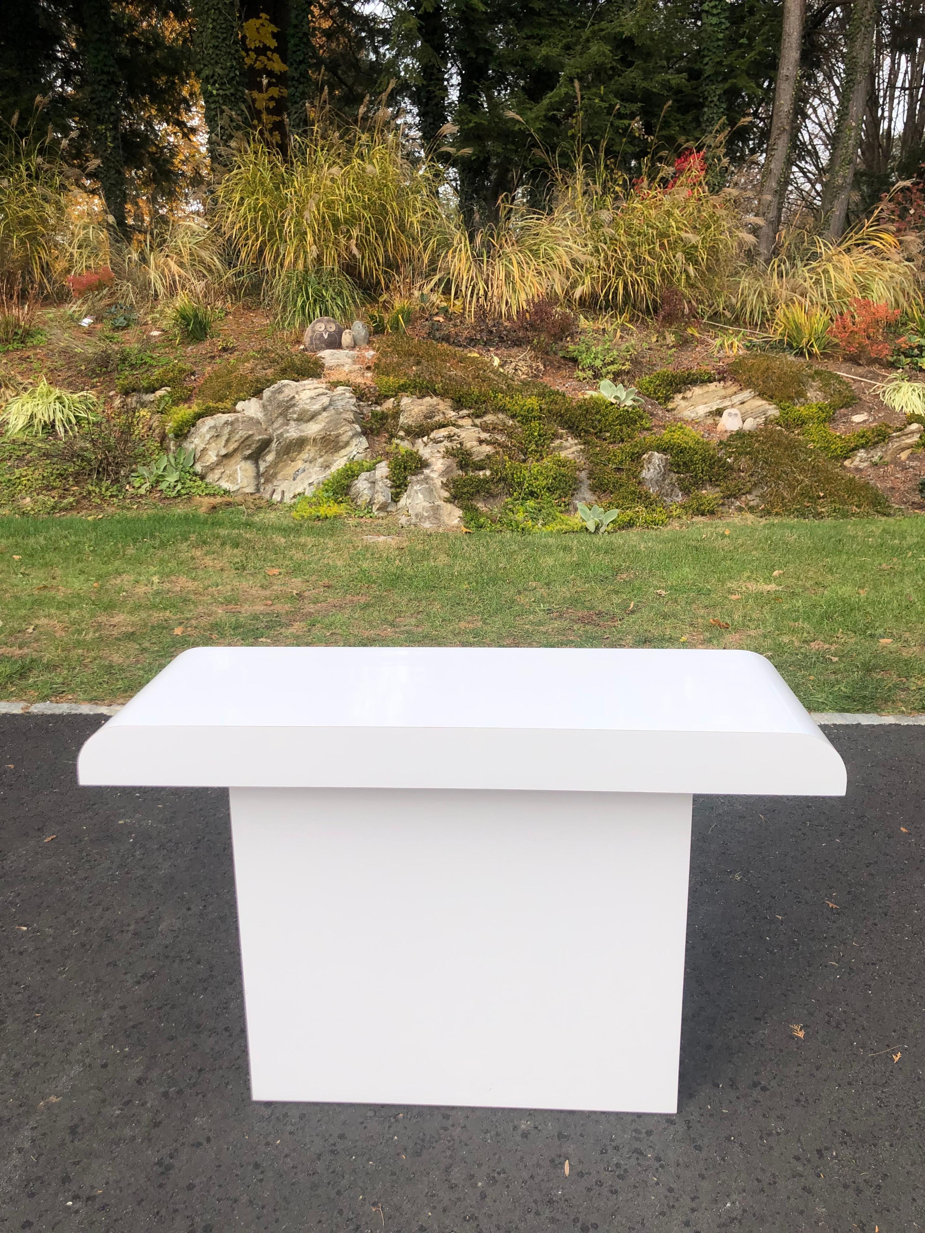 Postmoderne Table console blanche post-moderne des annes 1980 en vente