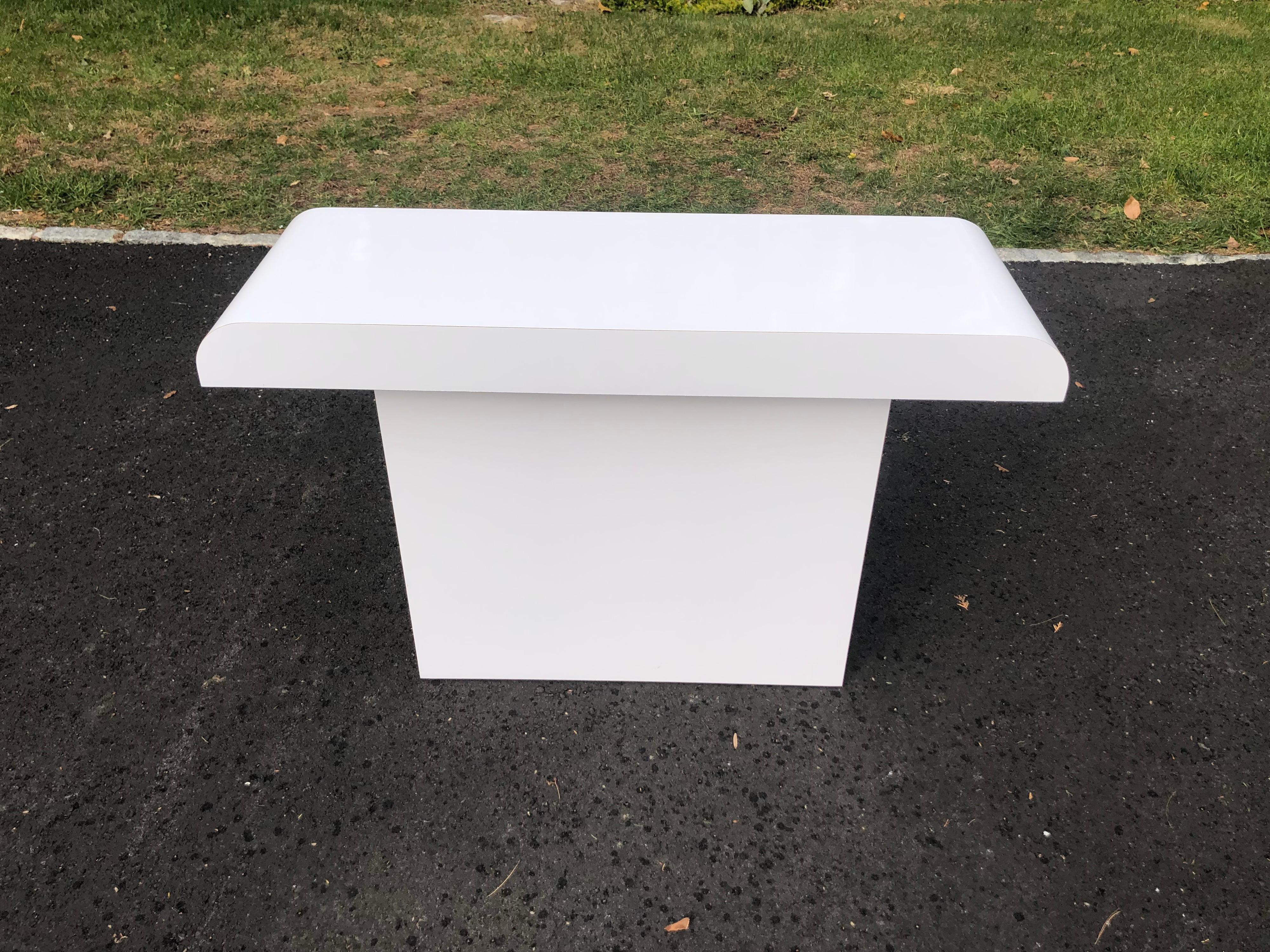 1980's Post Modern White Console Table In Excellent Condition For Sale In Redding, CT