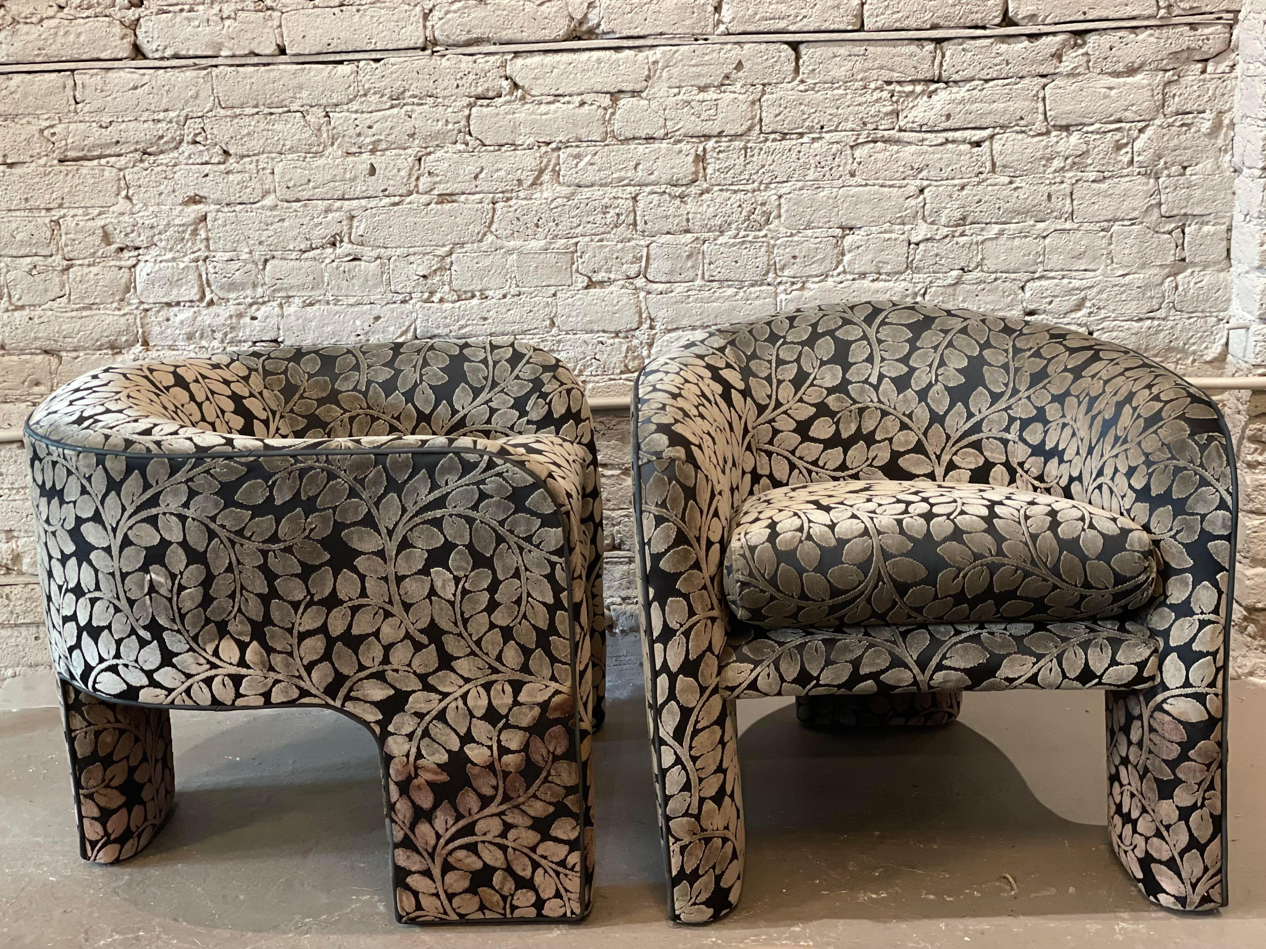 1980s Postmodern Tripod Lounge Chairs by Vladimir Kagan, a Pair For Sale 2