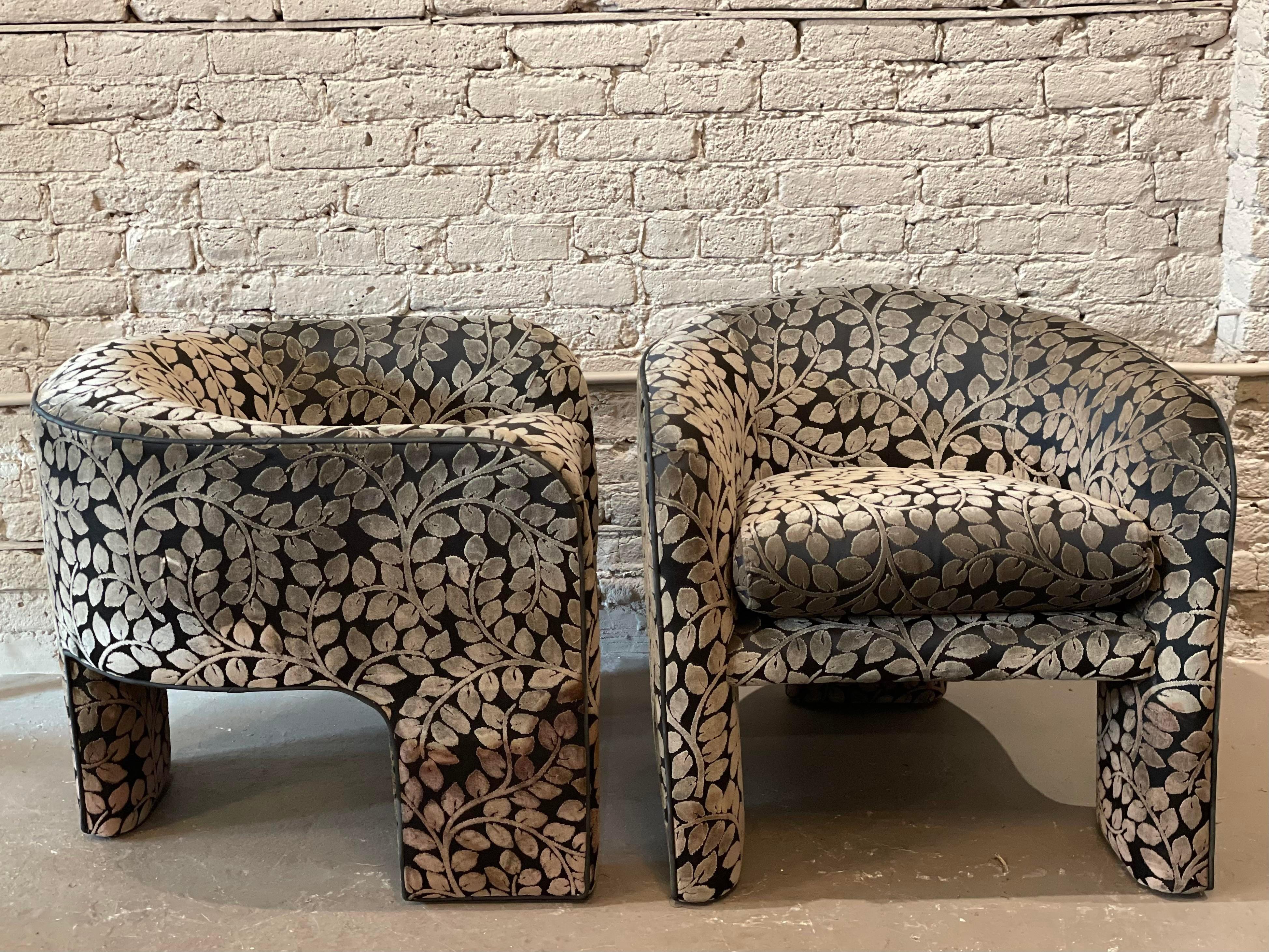 1980s Postmodern Tripod Lounge Chairs by Vladimir Kagan, a Pair For Sale 3