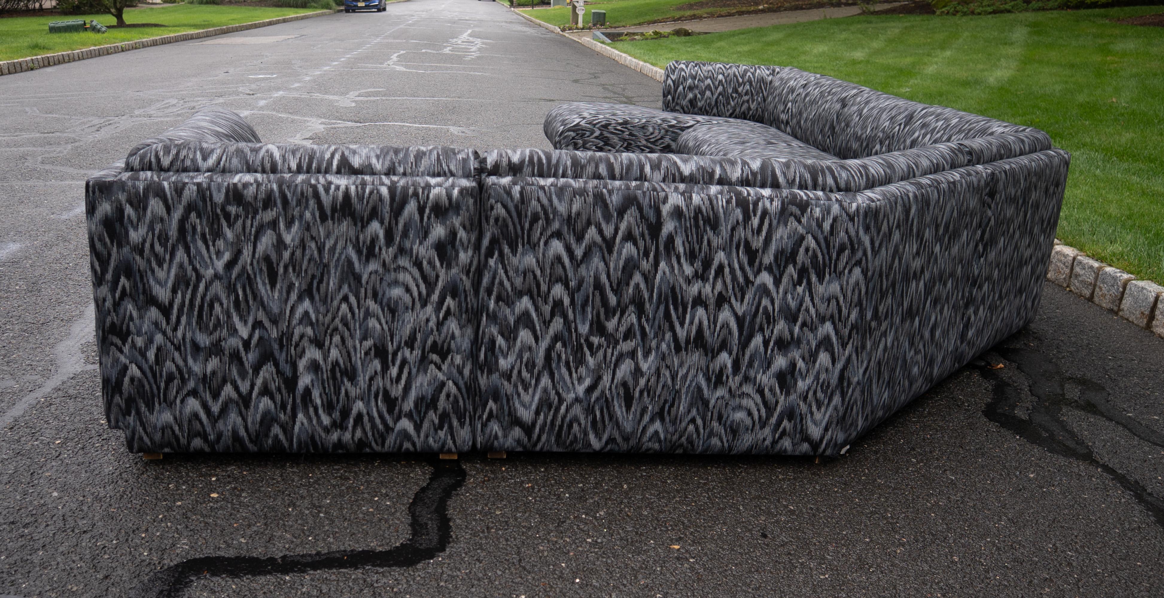 Tissu d'ameublement Canapé sectionnel 5 pièces postmoderne des années 1980 par Flair, Bernhardt avec chaise et angle en vente