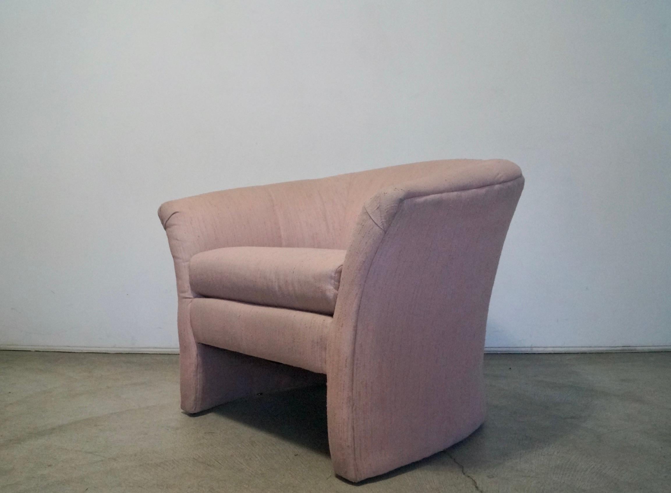 1980er Postmoderner Art Deco Barrel Club Lounge Chair (Ende des 20. Jahrhunderts) im Angebot