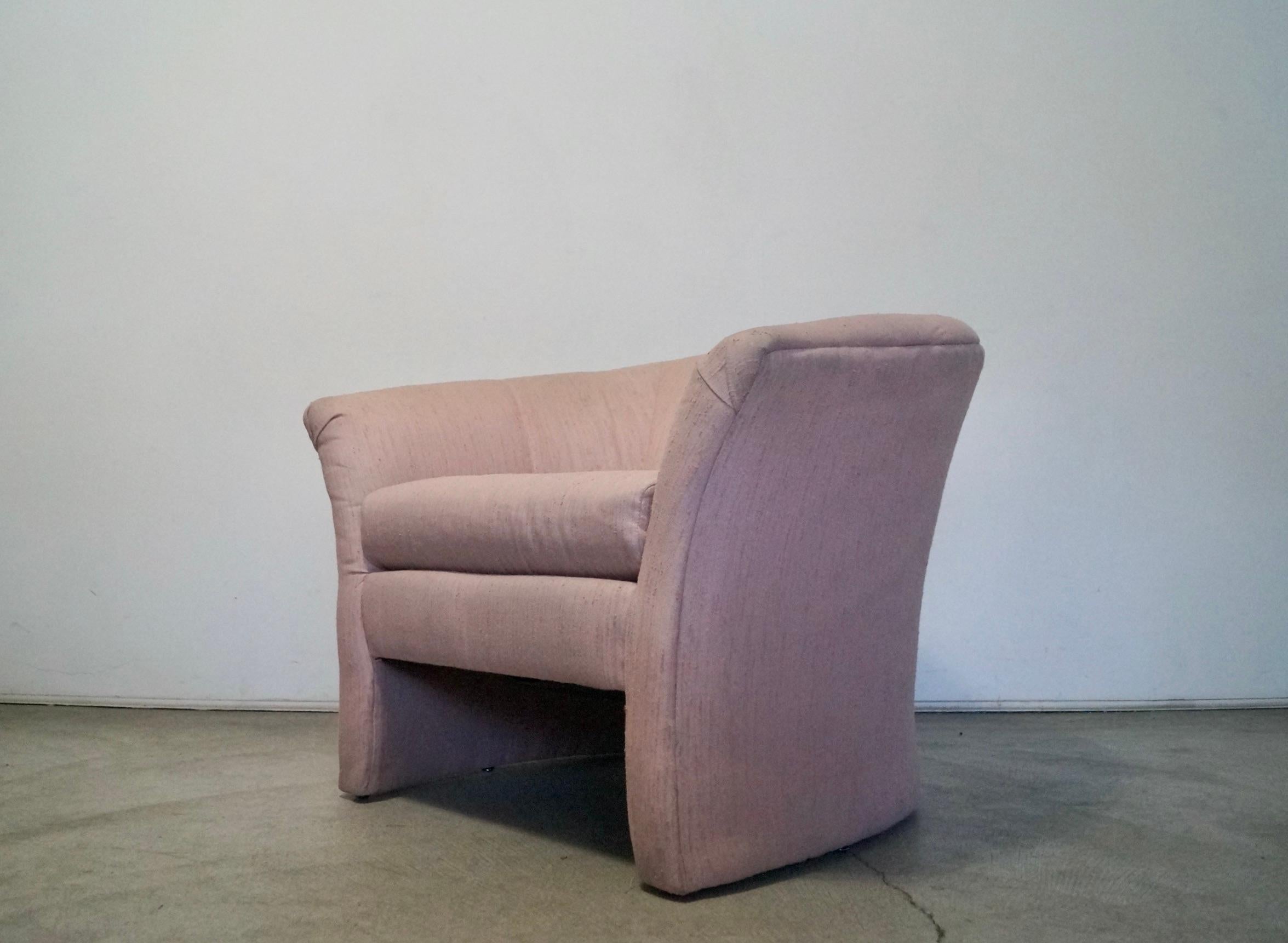 1980er Postmoderner Art Deco Barrel Club Lounge Chair (Stoff) im Angebot