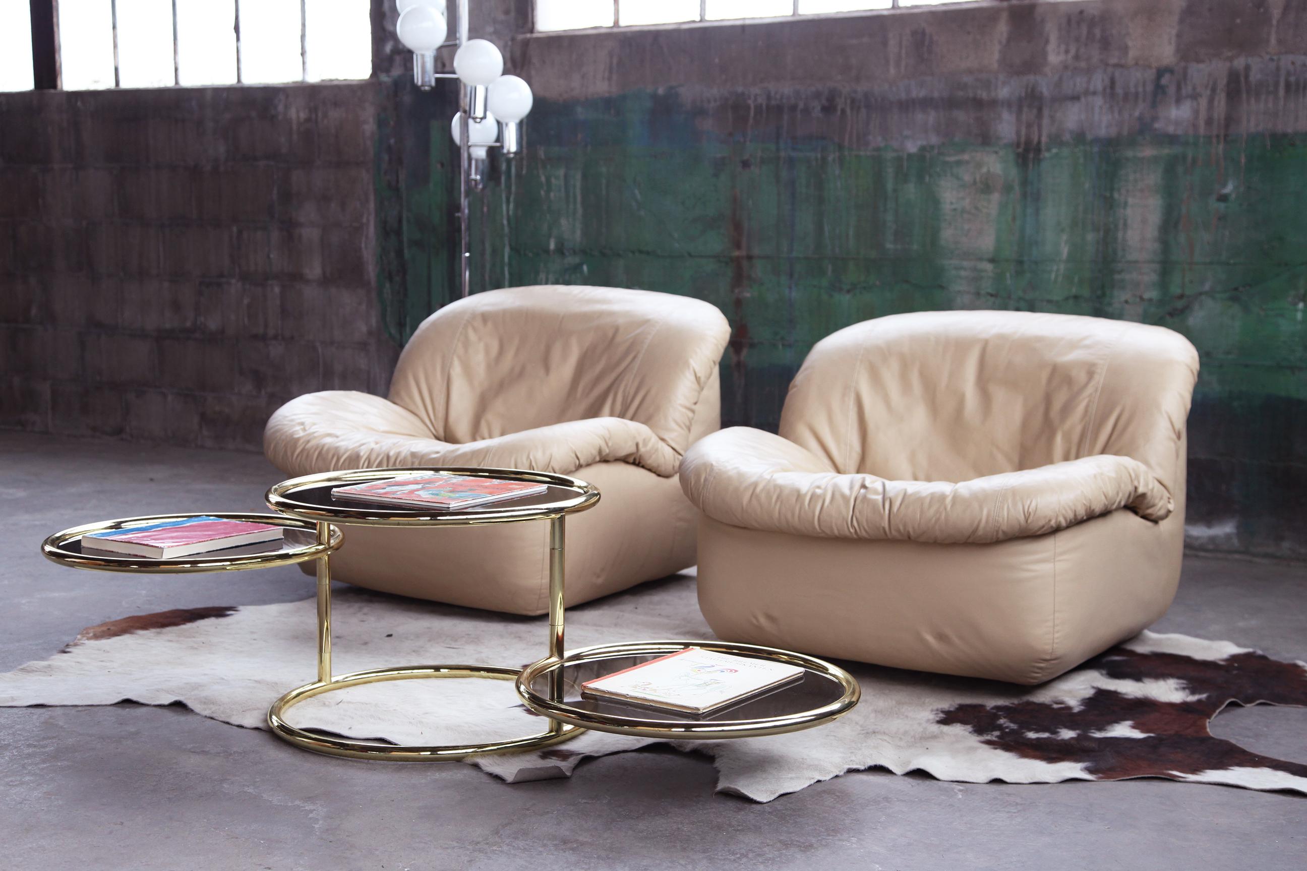 Chaise longue postmoderne en cuir beige des années 1980 Bon état - En vente à Madison, WI