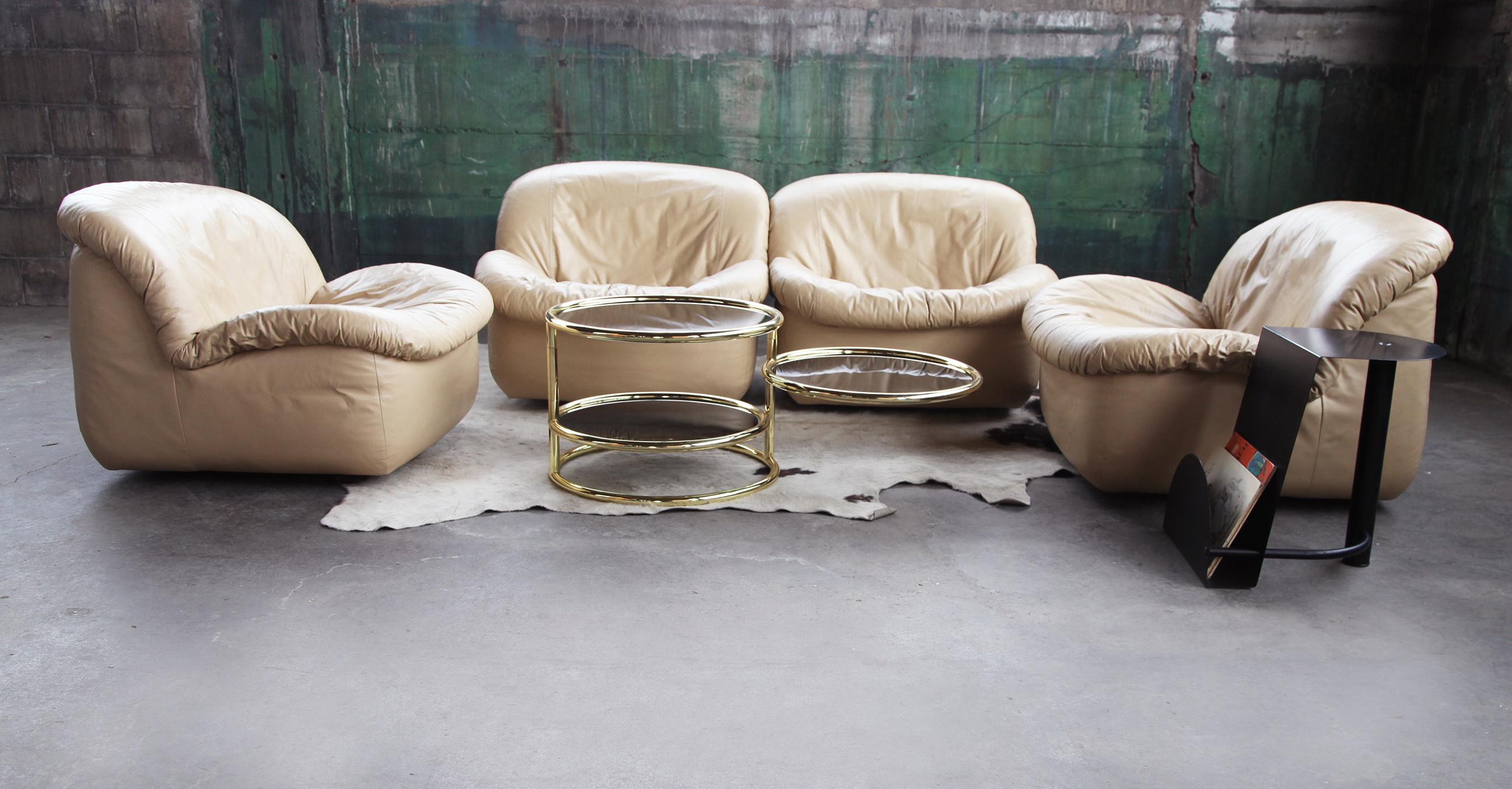 Italian 1980s Postmodern Beige Leather Swivel Lounge Chair For Sale
