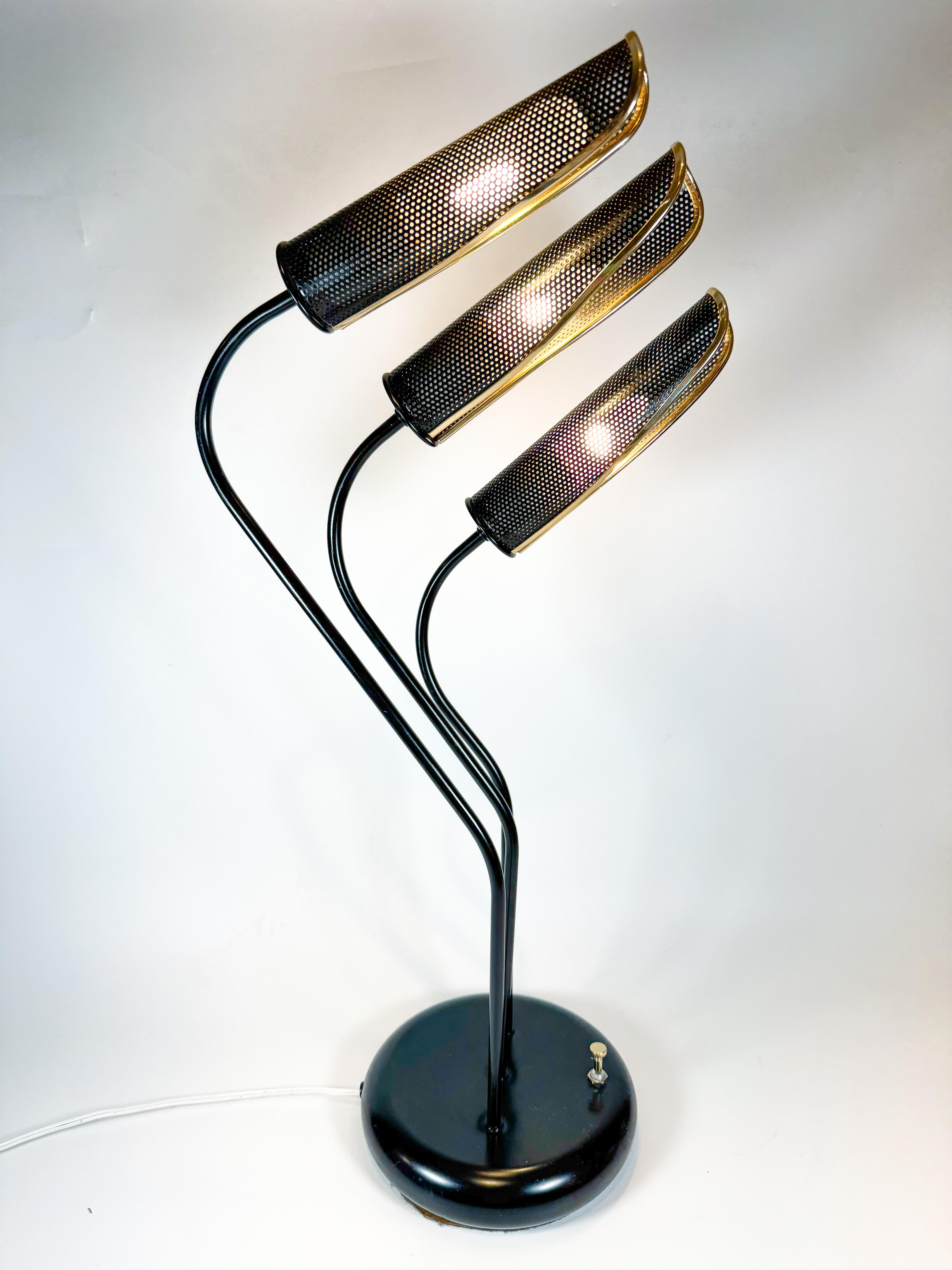 Lámpara de mesa escultórica postmoderna de los años 80 en negro y dorado con 3 luces en venta 3