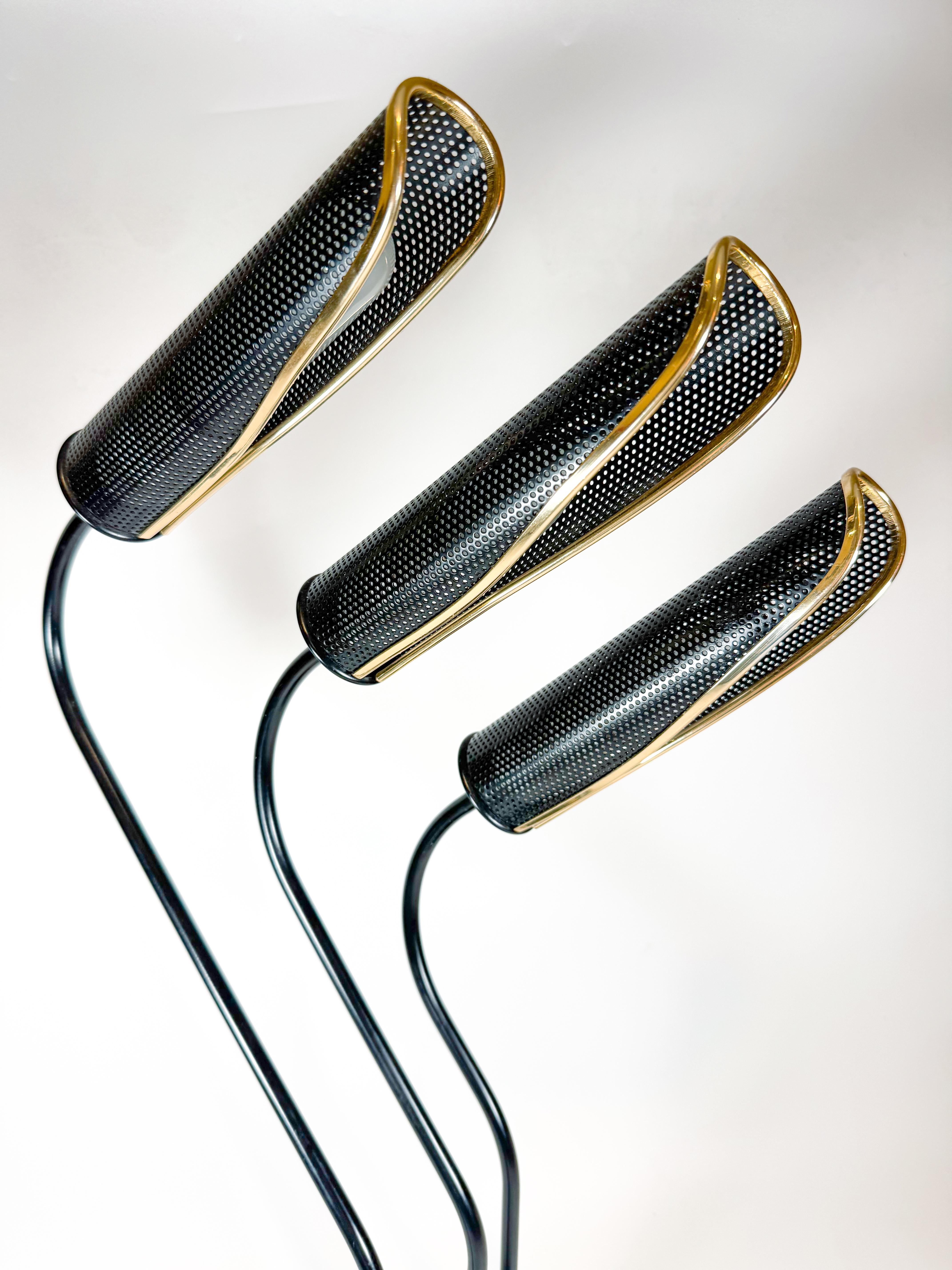 Lámpara de mesa escultórica postmoderna de los años 80 en negro y dorado con 3 luces siglo XX en venta