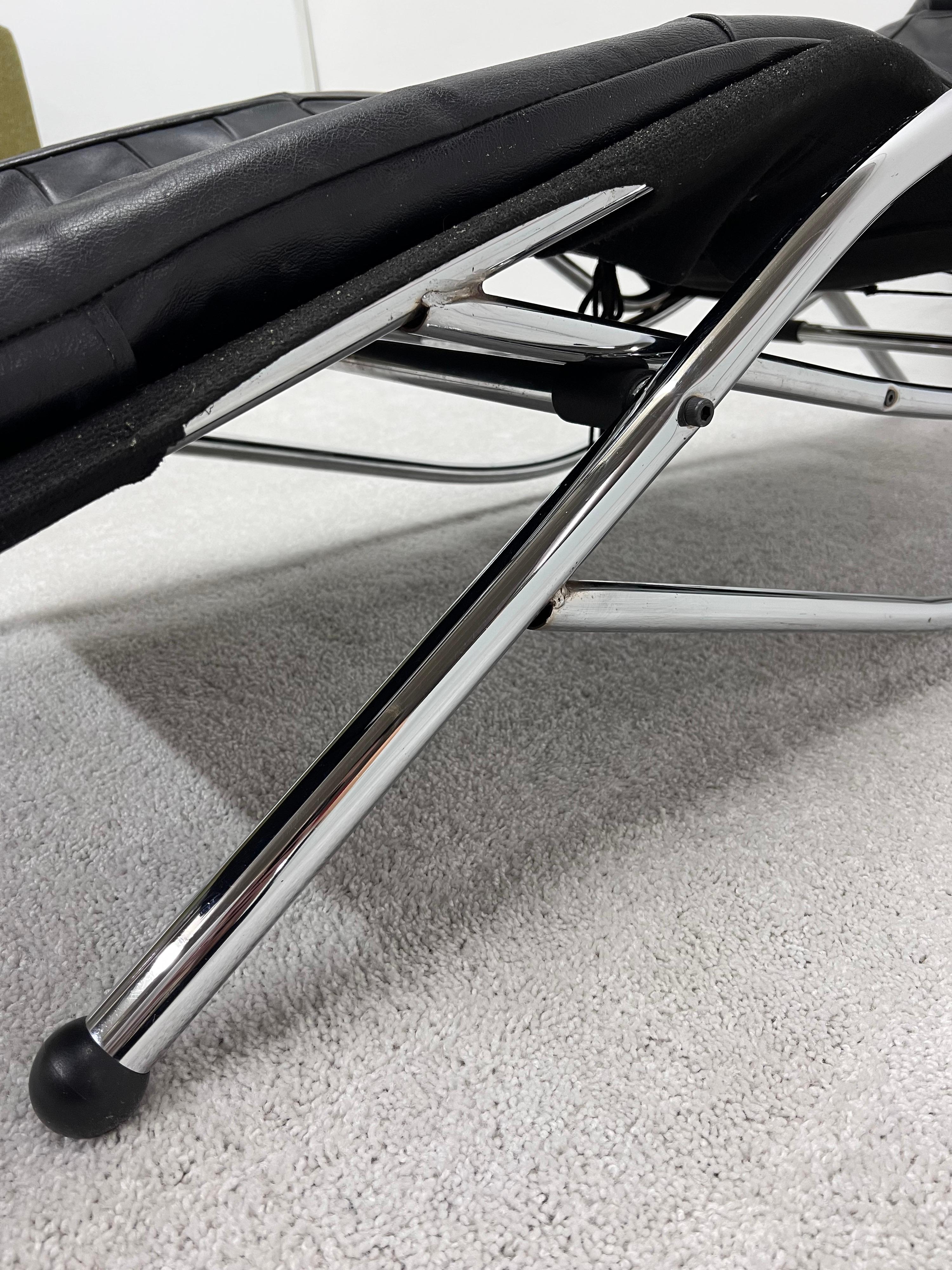 1980s Postmodern Black Leather and Tubular Chrome Adjustable Chaise Lounge 1