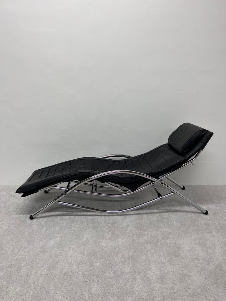 1980s Postmodern Black Leather and Tubular Chrome Adjustable Chaise Lounge  For Sale at 1stDibs