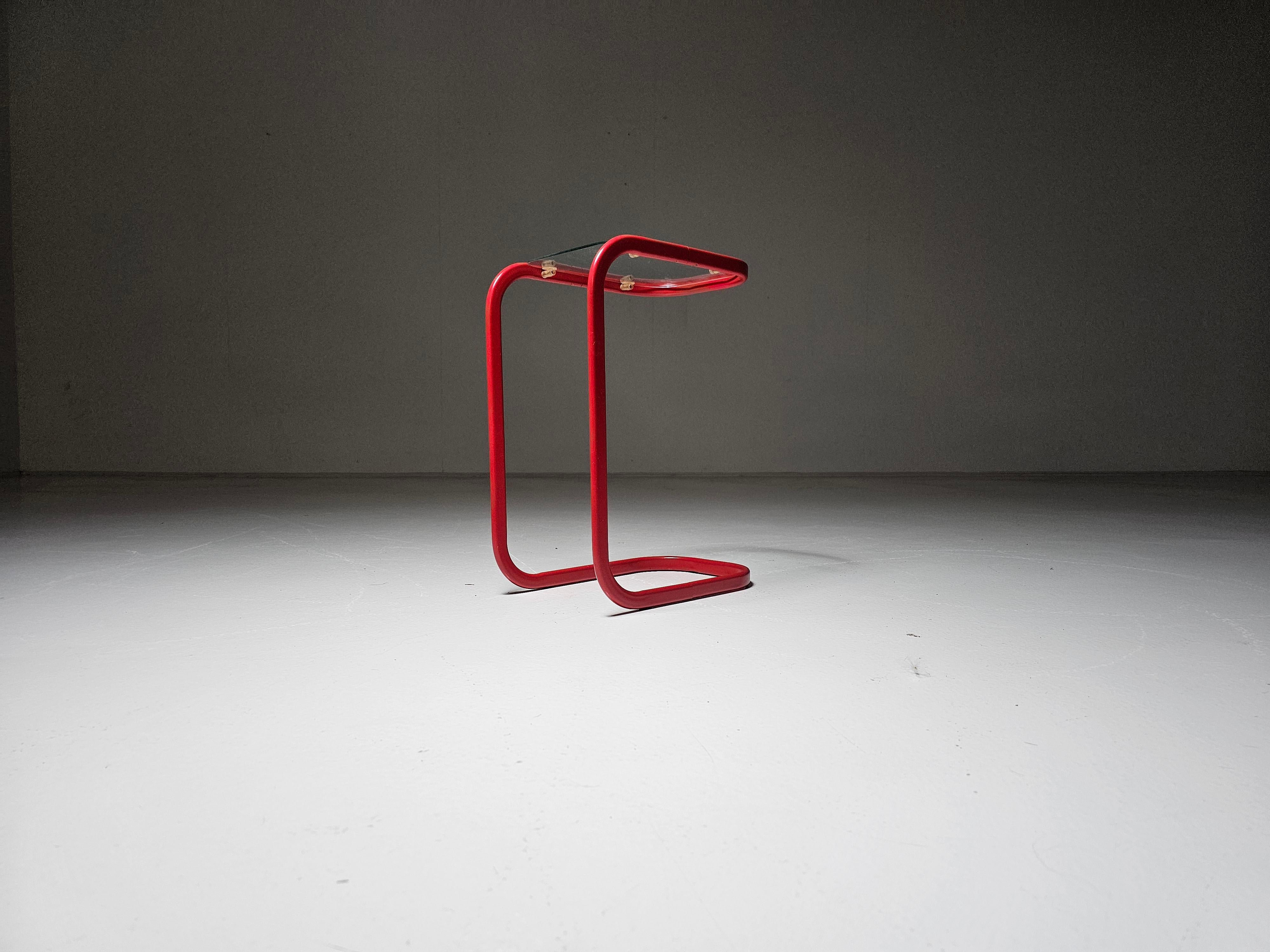 1980s Postmodern Cantilever C-Table in red lacquered metal and glass For Sale 1