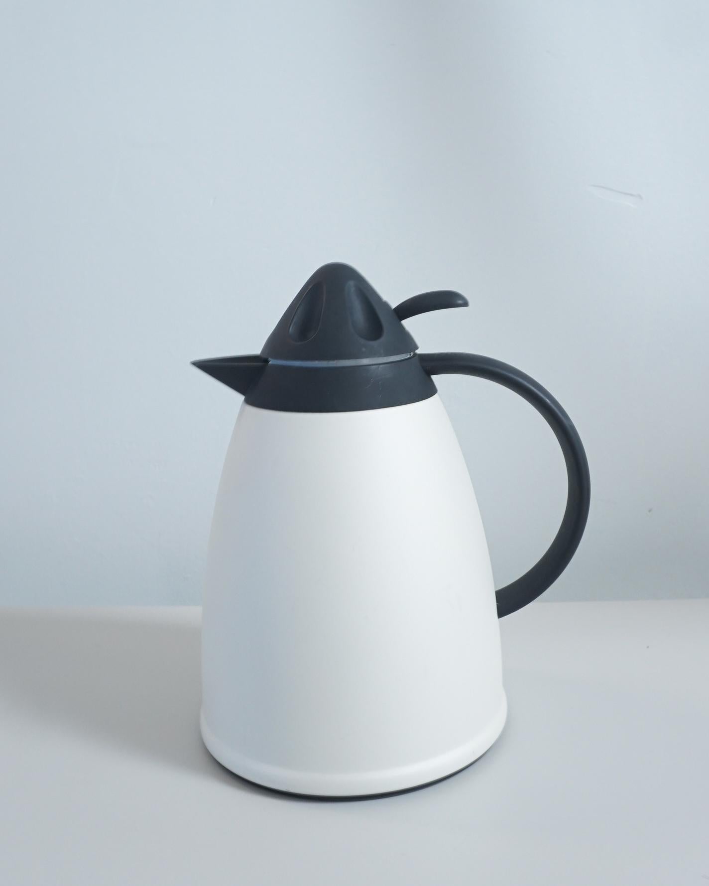1980s Postmodern Capco White and Black Coffee & Tea Thermos Insulated Carafe    In Good Condition For Sale In San Gabriel, CA