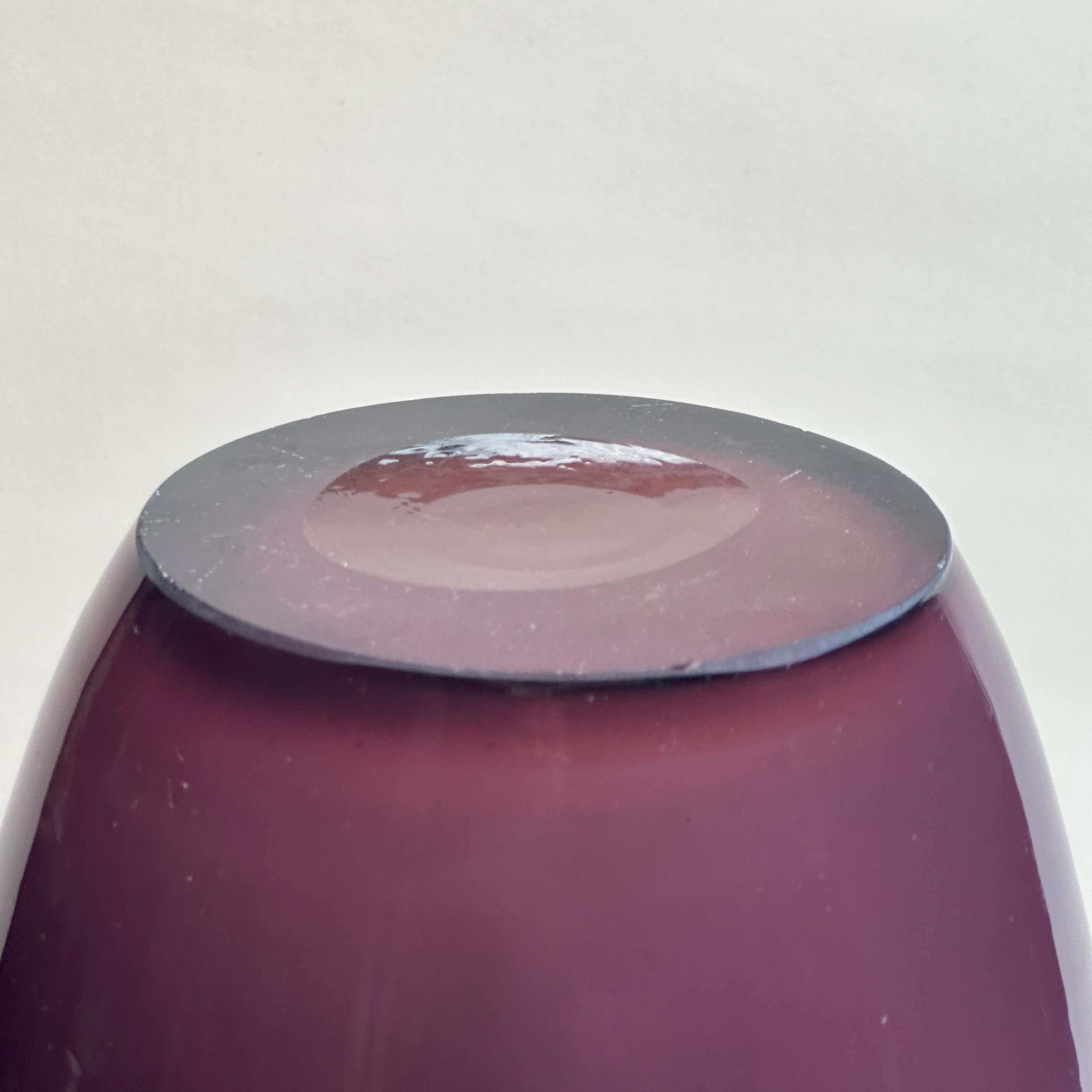 XX secolo Vaso ad anfora in vetro incamiciato postmoderno degli anni '80 di Jerzy Słuczan-Orkusz, Polonia in vendita