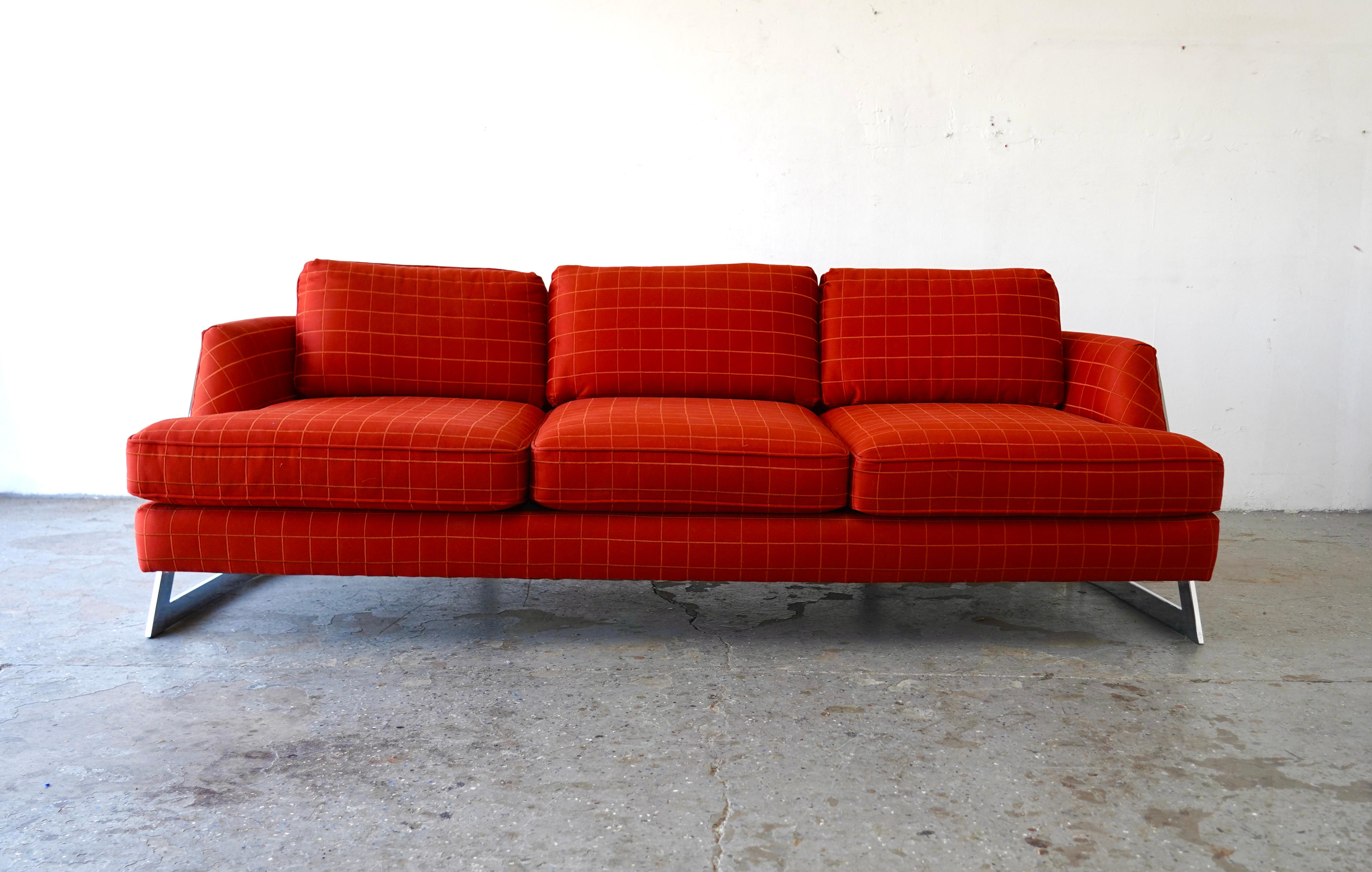1980s Postmodern Chrome Frame Sofa by Bernhardt, Flair Line Milo Baughman Style In Good Condition For Sale In Las Vegas, NV