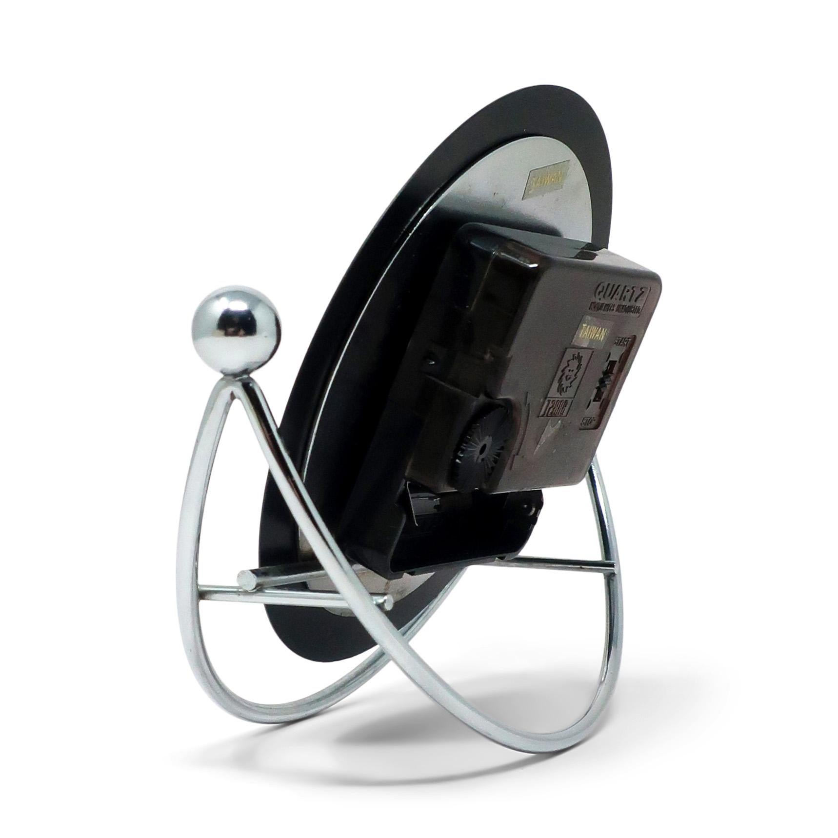 1980s Postmodern Chrome Rocking Desk Clock in vendita 2