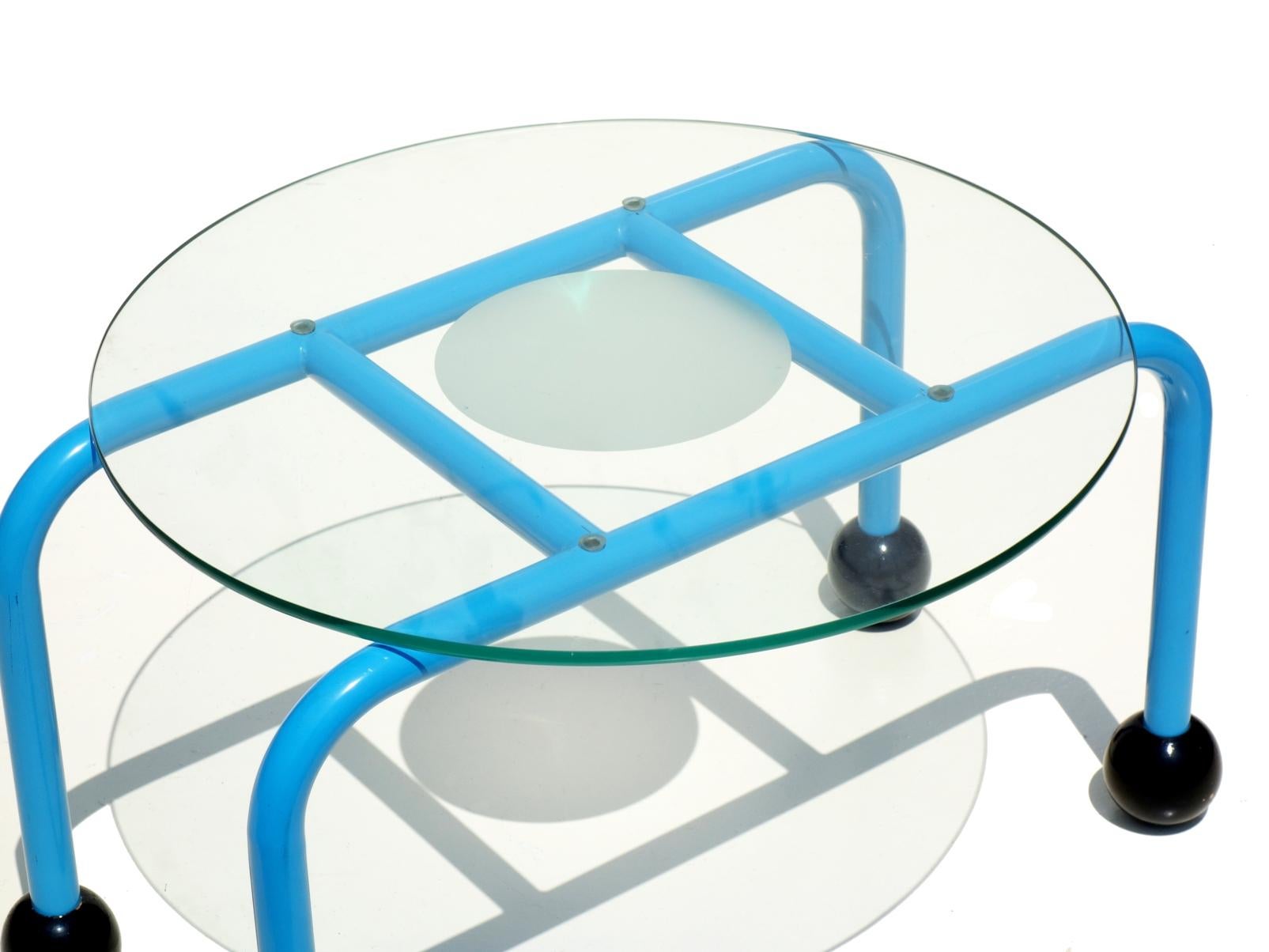 Nanda Vigo, coffee table.
Glass Design Macherio, 1981

Enameled metal frame with wood feet
Crystal top.
Excellent condiction
Available bibliography