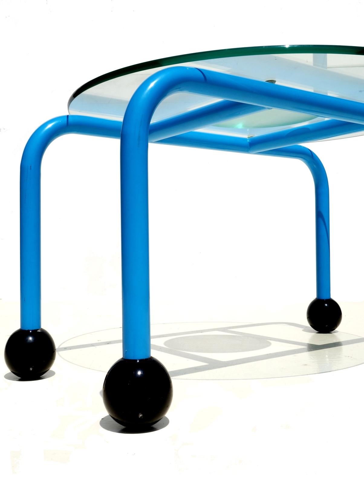 Postmoderne Table basse bleue italienne de design postmoderne Nanda Vigo des années 1980, style Memphis en vente