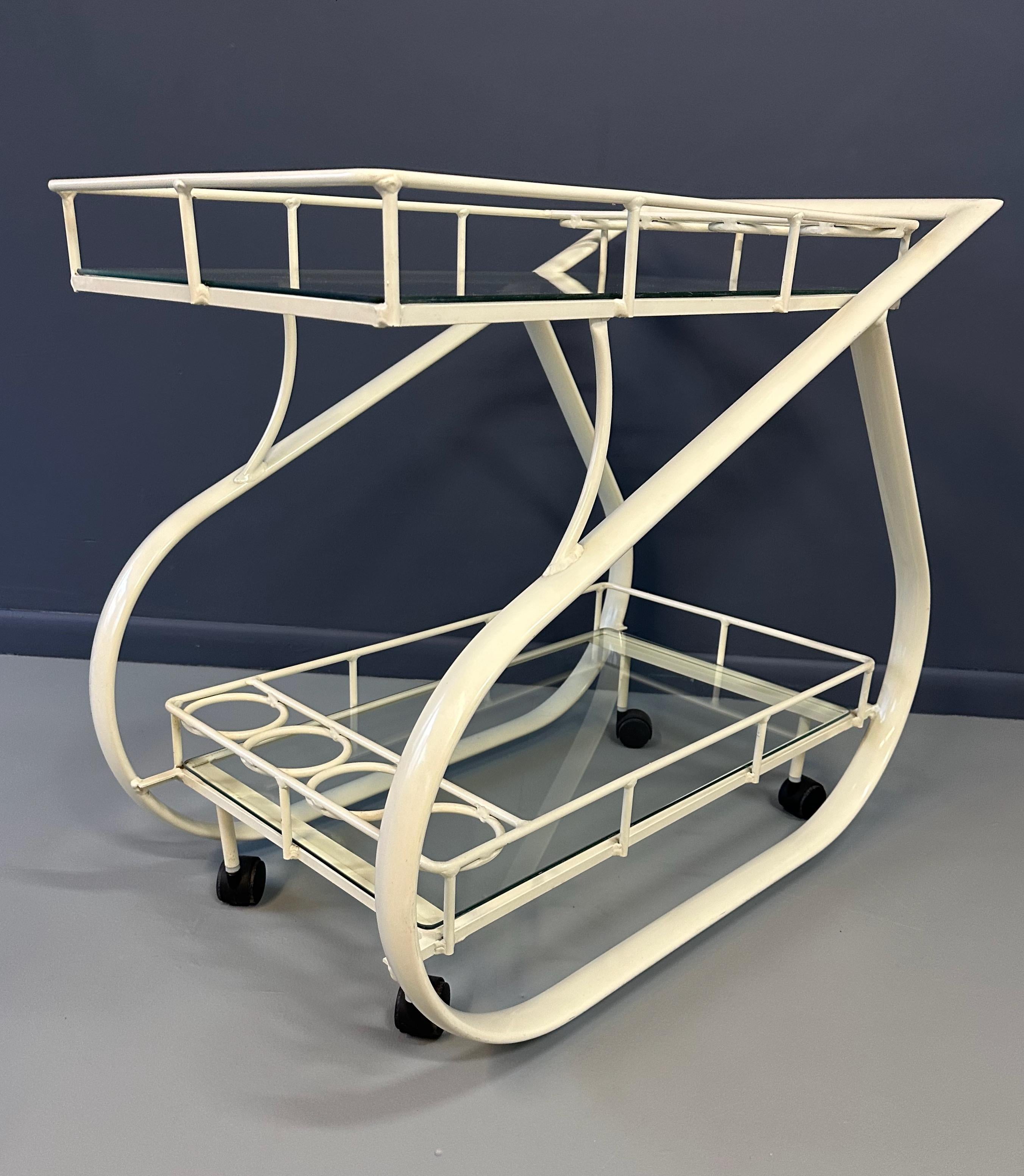 Postmoderner, geschwungener, zweistöckiger Barwagen aus Aluminium, Woodard zugeschrieben Woodard, 1980er Jahre (Nordamerikanisch) im Angebot