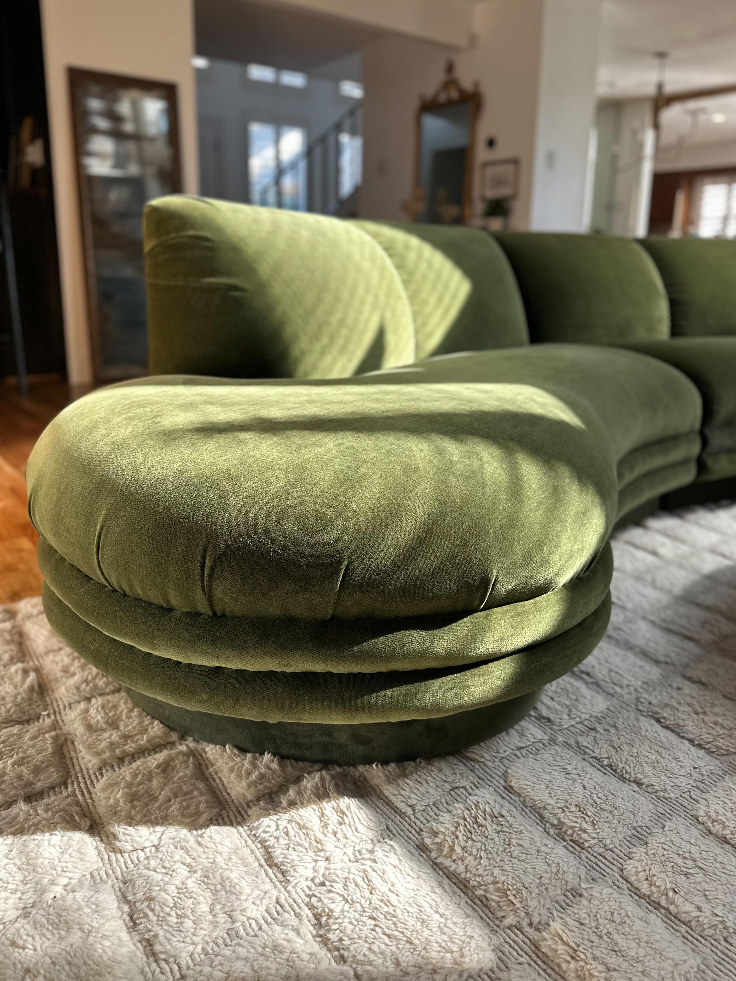 1980s Postmodern Curved Two Piece Sectional In Excellent Condition In Houston, TX