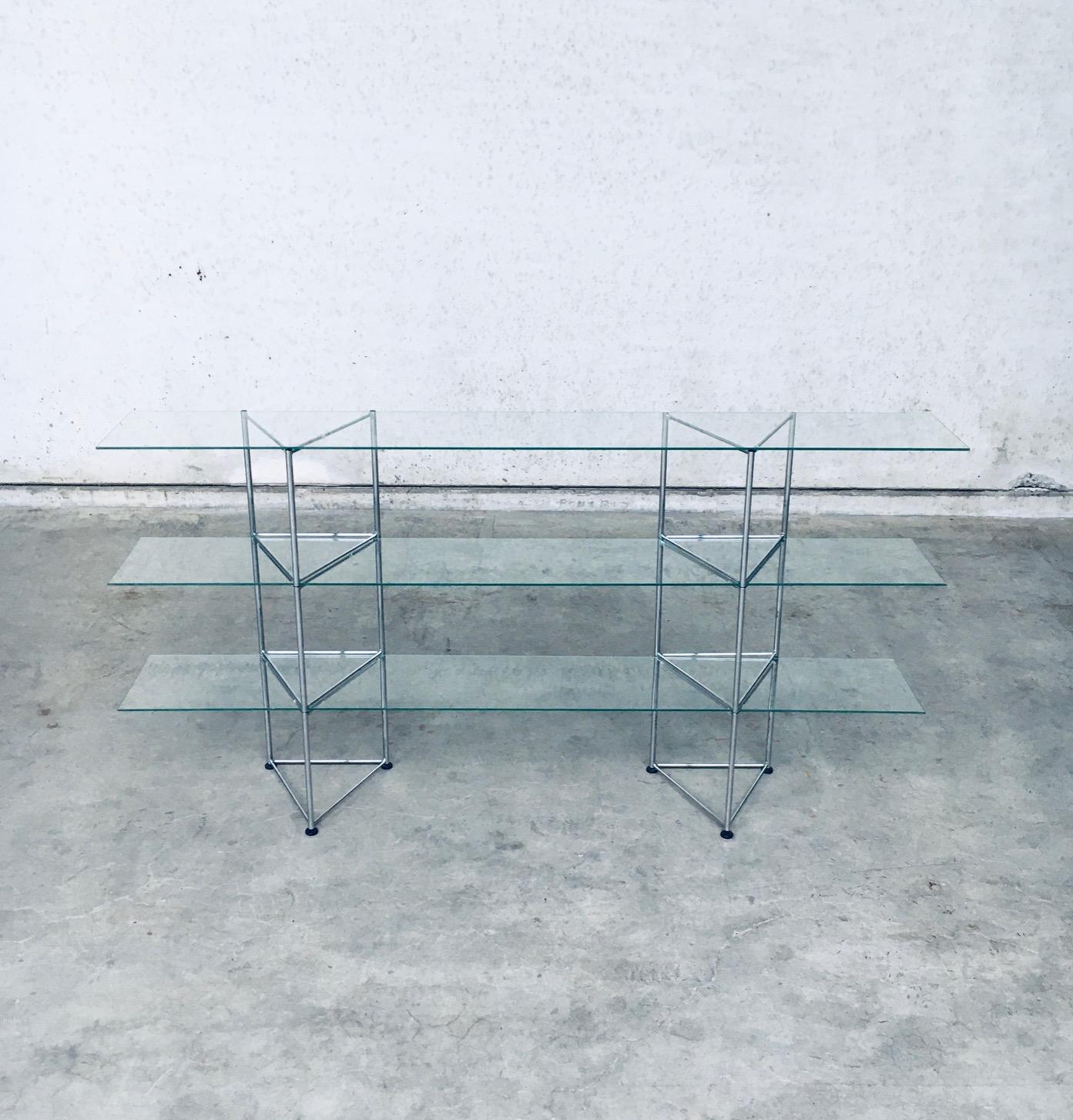 1980's Postmodern Design Slender Glass & Metal Display Shelves In Good Condition For Sale In Oud-Turnhout, VAN