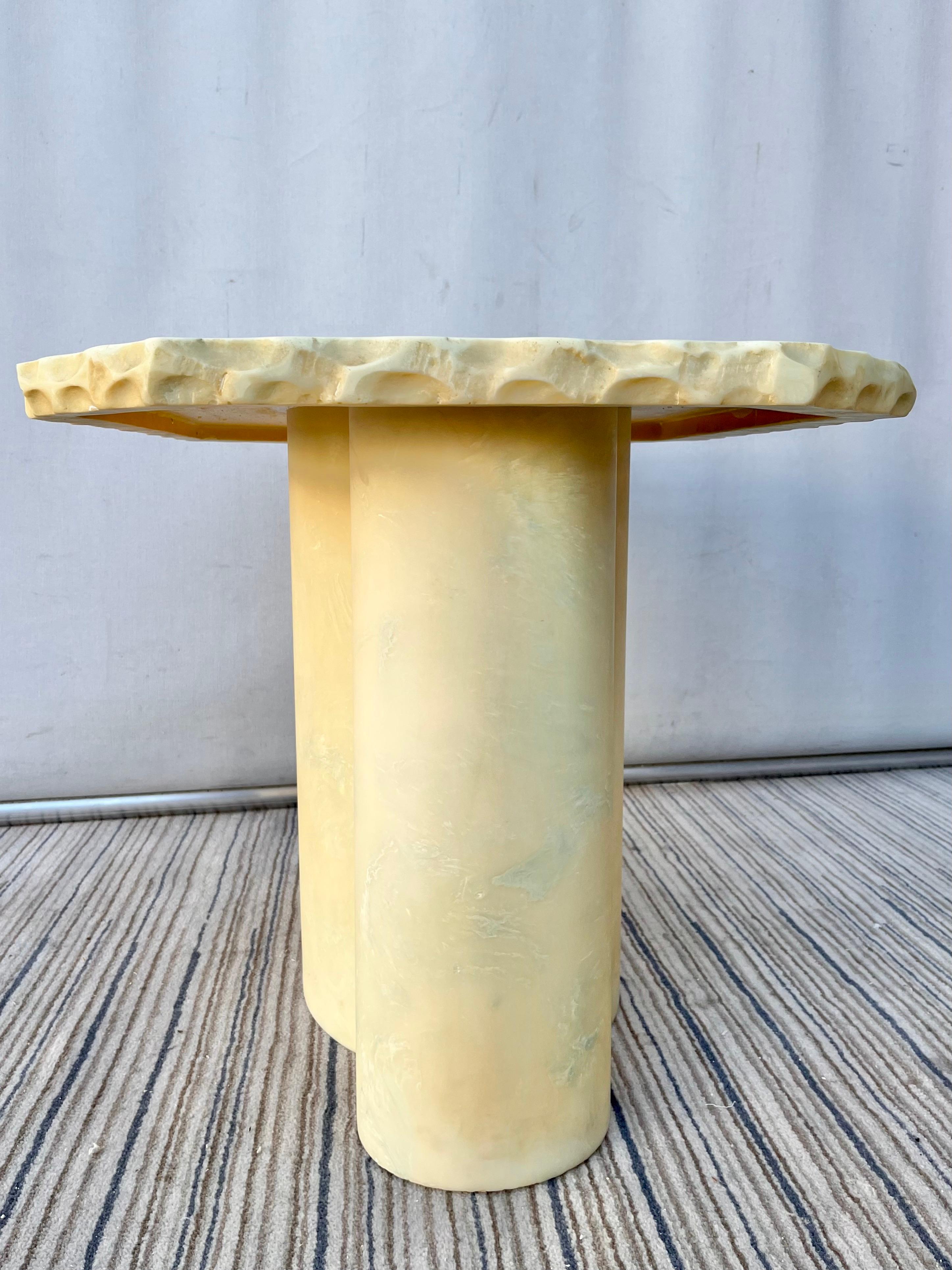 1980s Postmodern Faux Marble Resin Handcrafted Side Table In Good Condition For Sale In Miami, FL