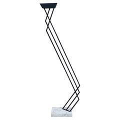 Lampada da terra a sbalzo postmoderna degli anni '80 in ferro e pietra