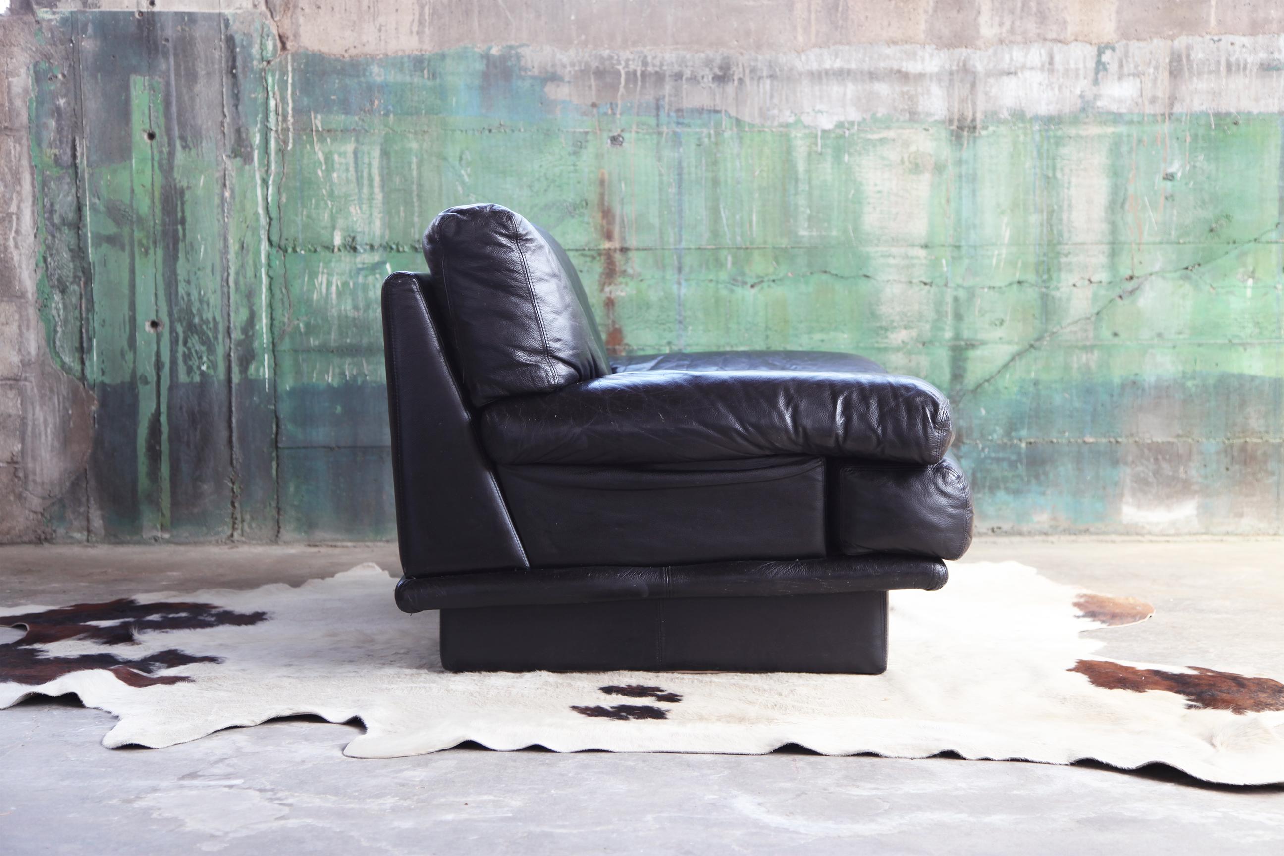 Postmoderne Chaise longue italienne postmoderne Nicoletti Salotti en cuir de soie des années 1980 en vente