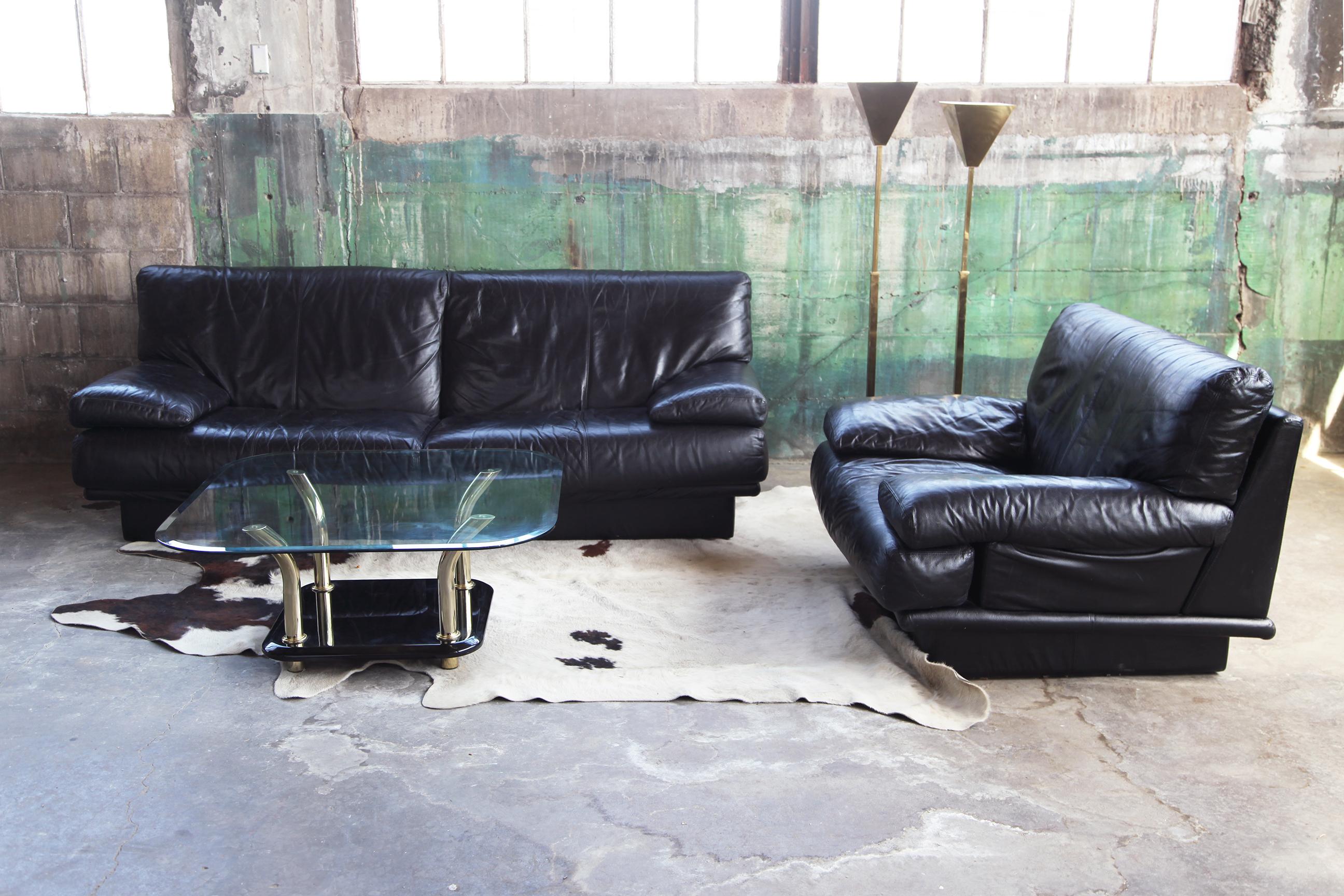 Post-Modern 1980s Postmodern Italian Nicoletti Salotti Plinth Baseleather Lounge Chair For Sale