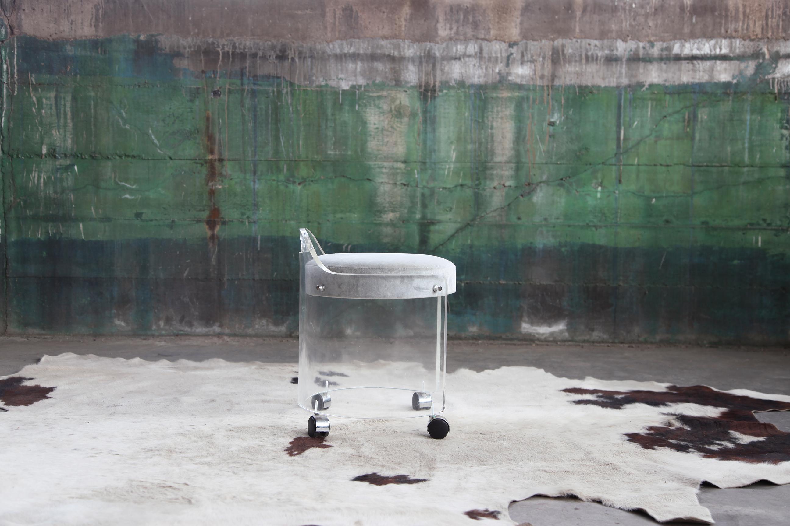 1980s Postmodern Lucite and Light Grey Velour Vanity Stool on Casters 4