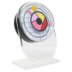 1980er Postmoderne Schreibtischuhr aus Lucite von Gino Casti