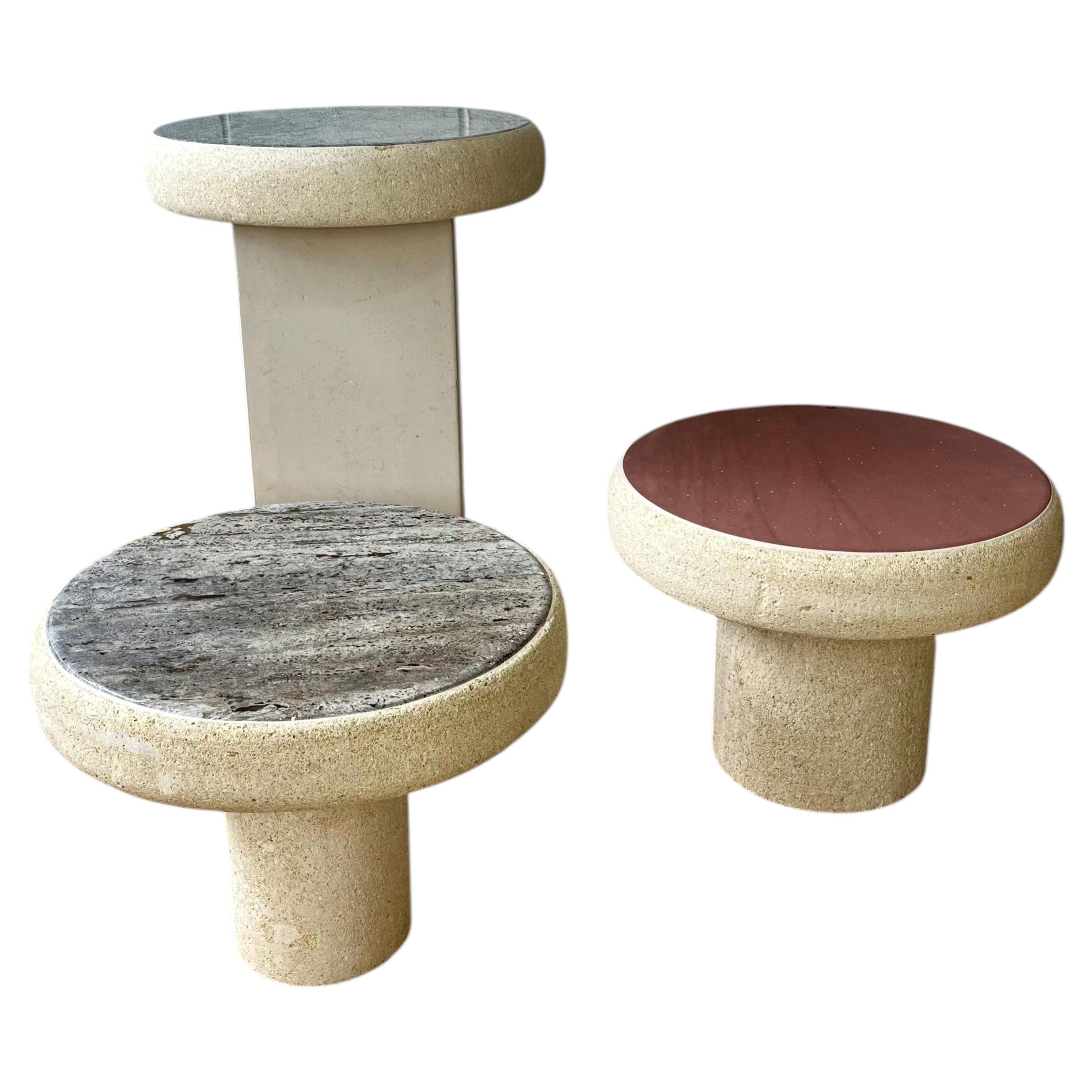 Ensemble de trois tables gigognes postmodernes des années 1980, en marbre et pierre composite en vente