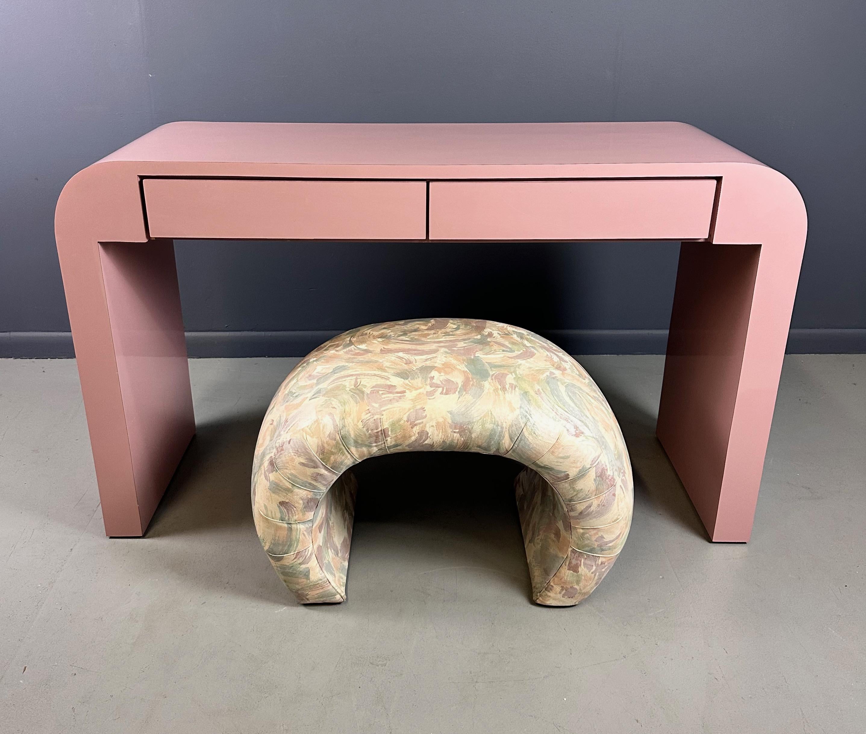 1980s Postmodern Mauve Waterfall Laminate Desk with Two Drawers and custom Bench In Good Condition In Philadelphia, PA