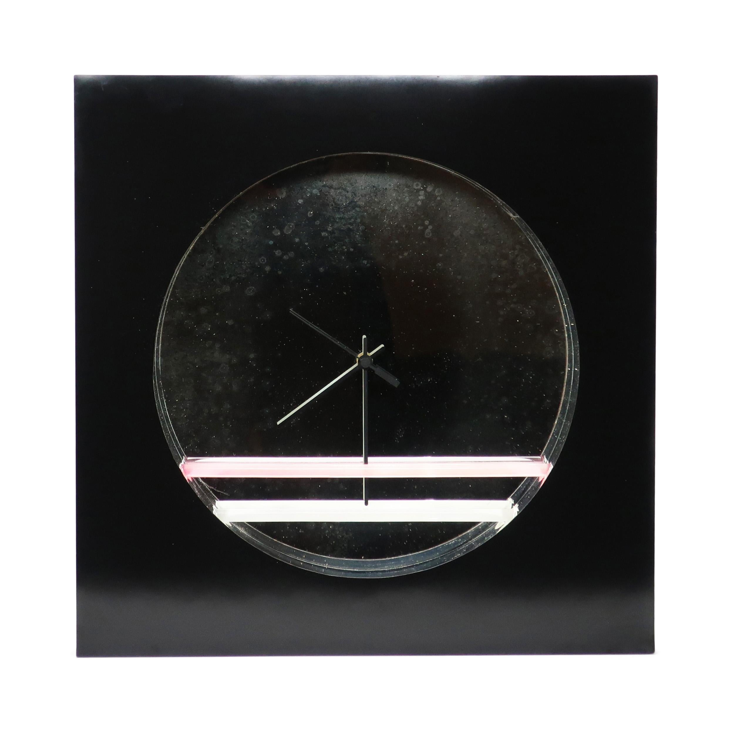 Orologio da parete a specchio postmoderno degli anni '80 di Jon Gilmore per Studio A in vendita 2