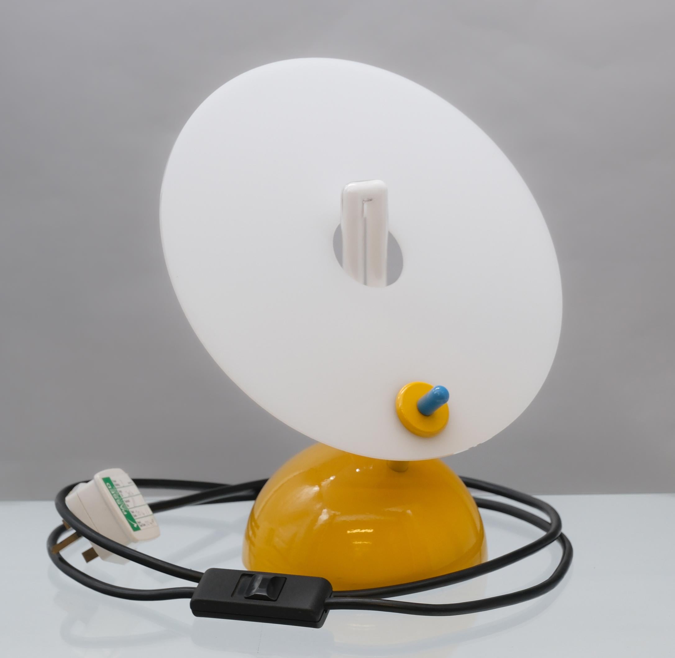 1980’s Postmodern Pall Table Lamp Designed By Raul Barbieri & Giorgio Marianelli For Sale 3