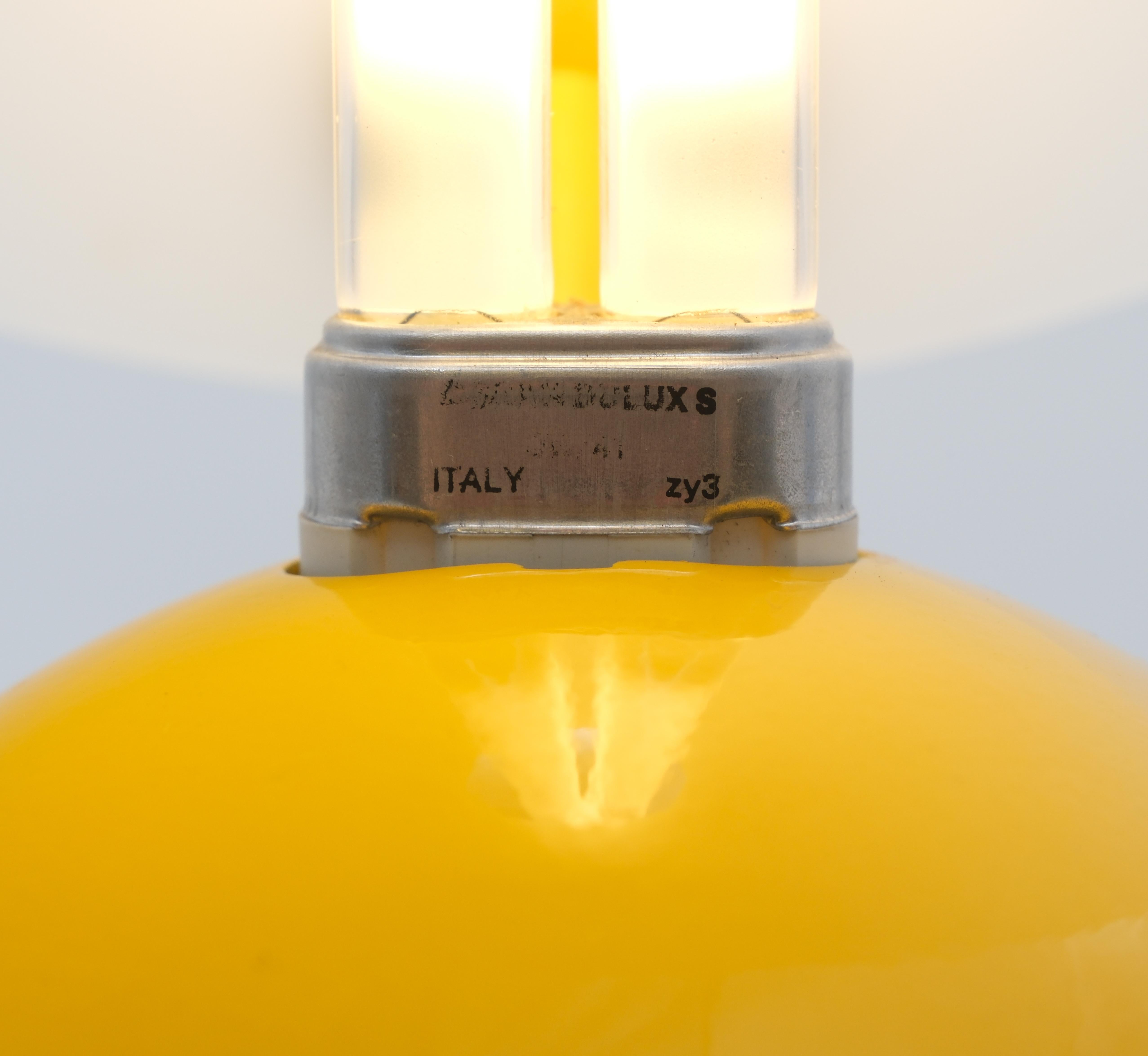 1980’s Postmodern Pall Table Lamp Designed By Raul Barbieri & Giorgio Marianelli In Good Condition For Sale In Norwich, GB
