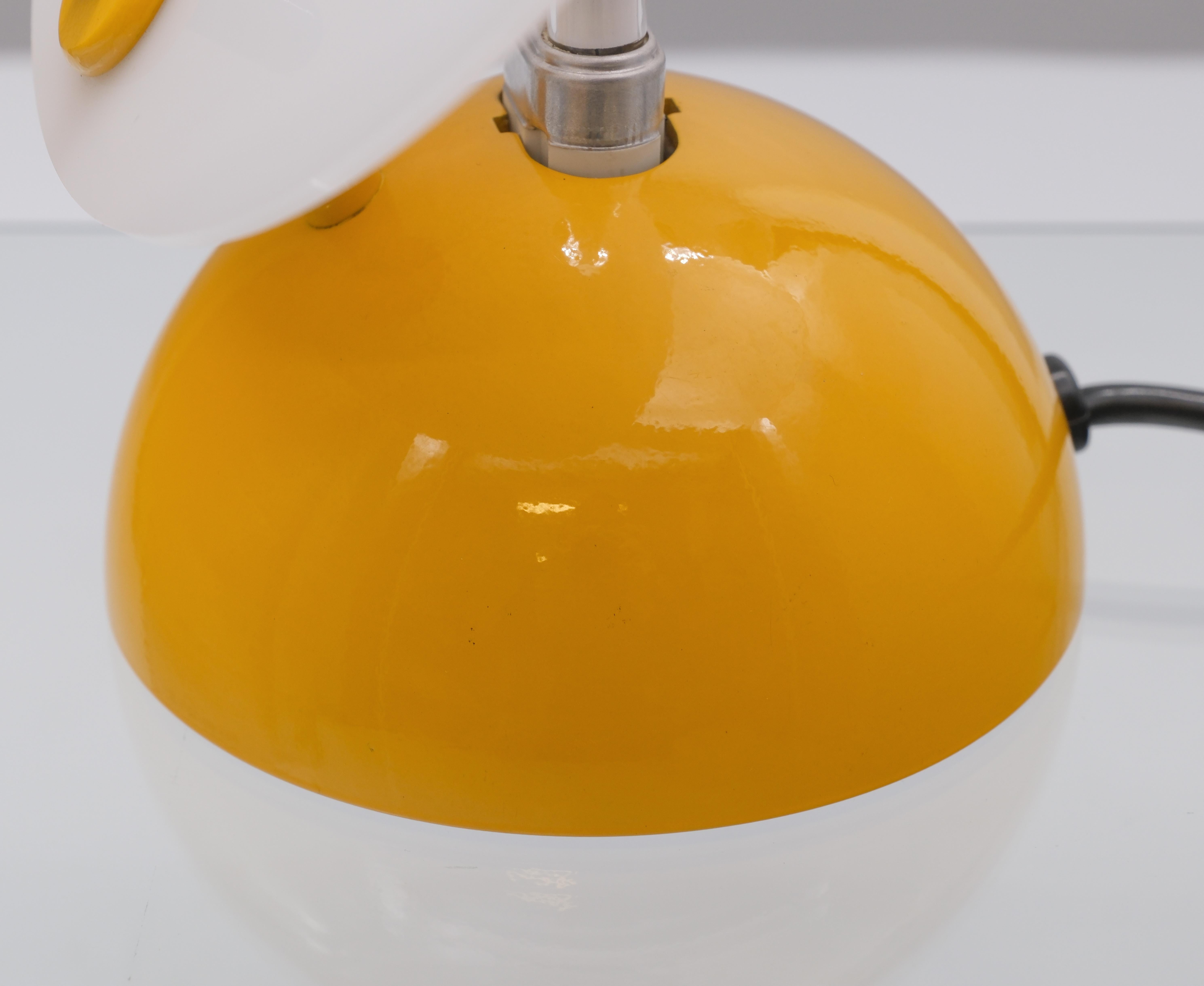 Late 20th Century 1980’s Postmodern Pall Table Lamp Designed By Raul Barbieri & Giorgio Marianelli For Sale