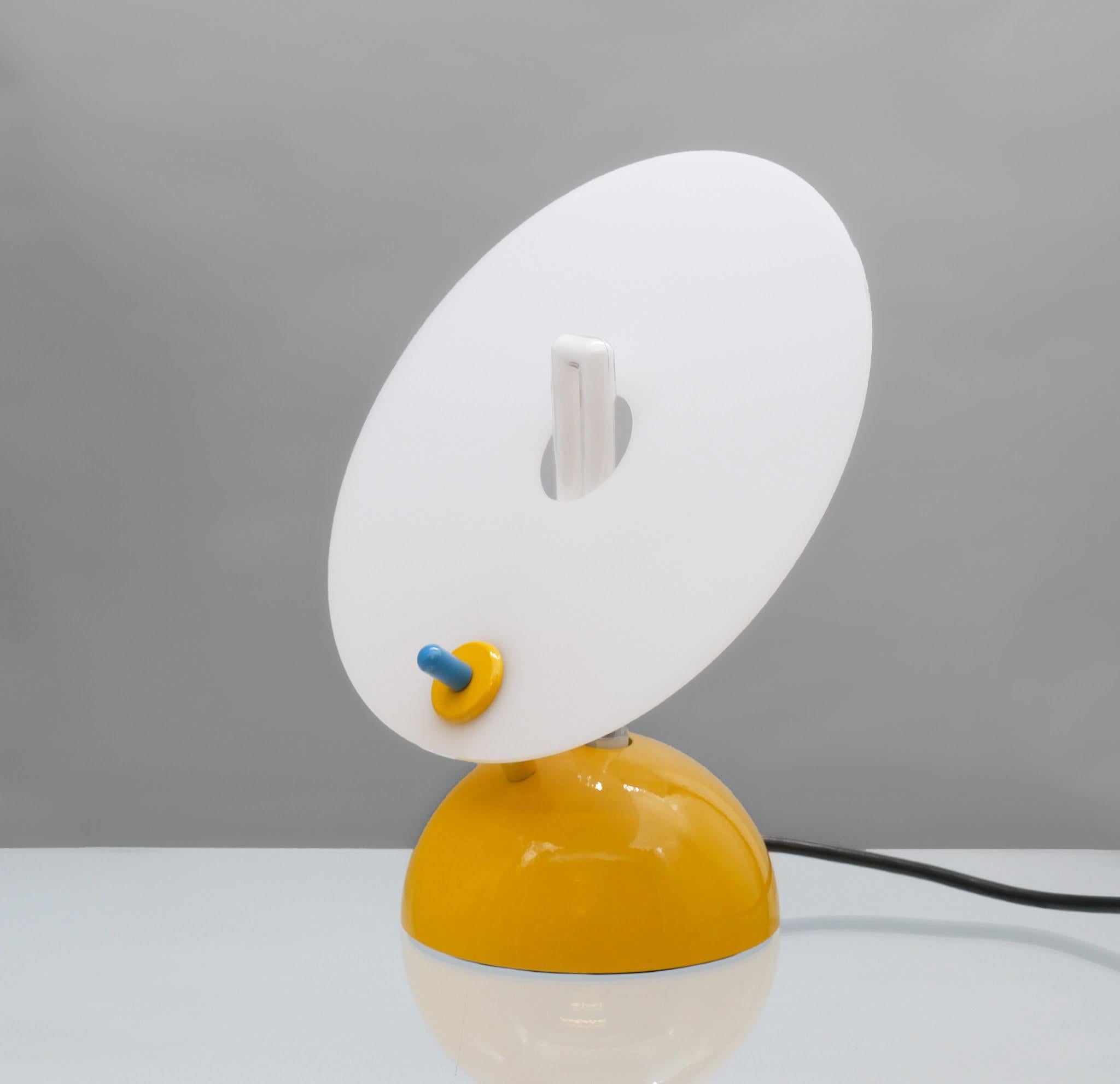 1980’s Postmodern Pall Table Lamp Designed By Raul Barbieri & Giorgio Marianelli For Sale 1