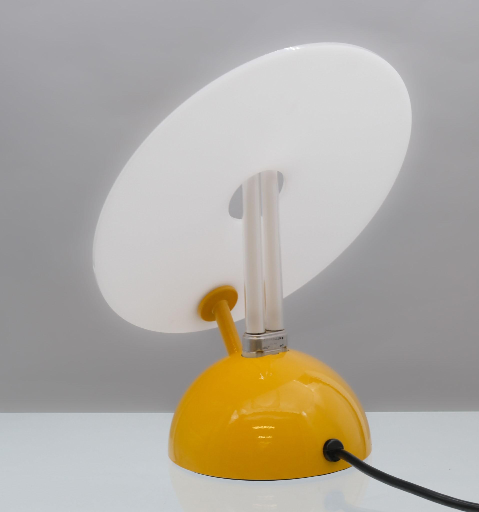 1980’s Postmodern Pall Table Lamp Designed By Raul Barbieri & Giorgio Marianelli For Sale 2