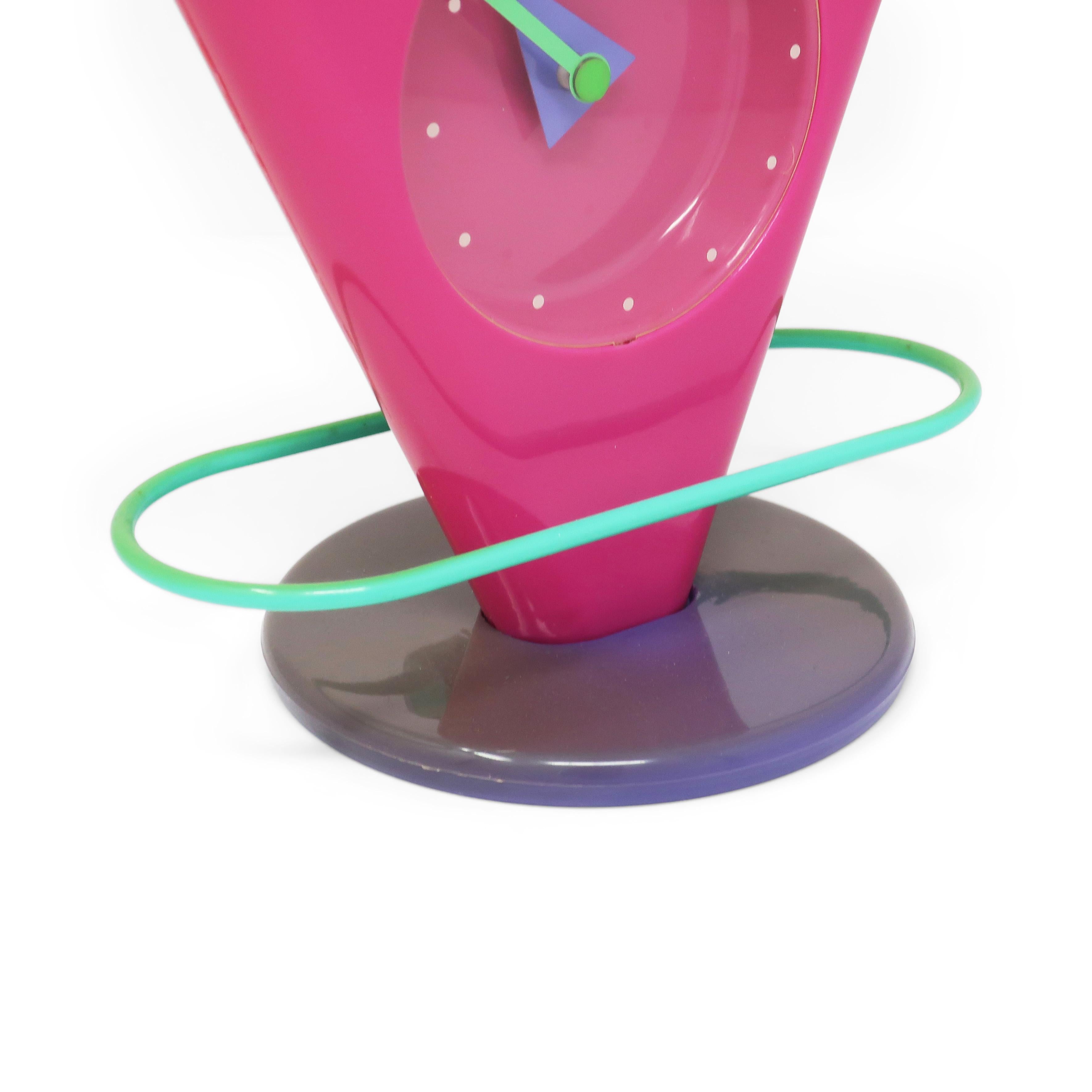 Pendule de bureau postmoderne des années 1980 en vente 2