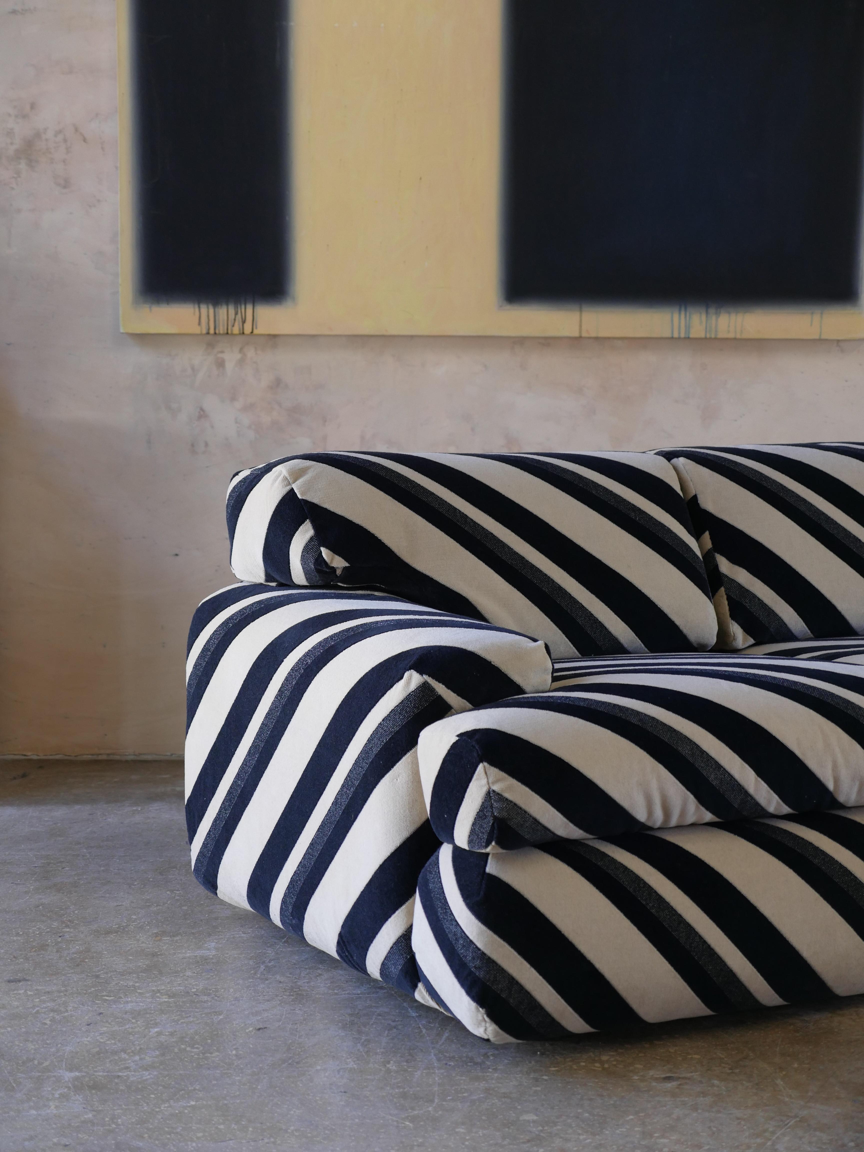 1980s Postmodern Preview Furniture Designer Sofa with Kelly Wearstler Velvet For Sale 2