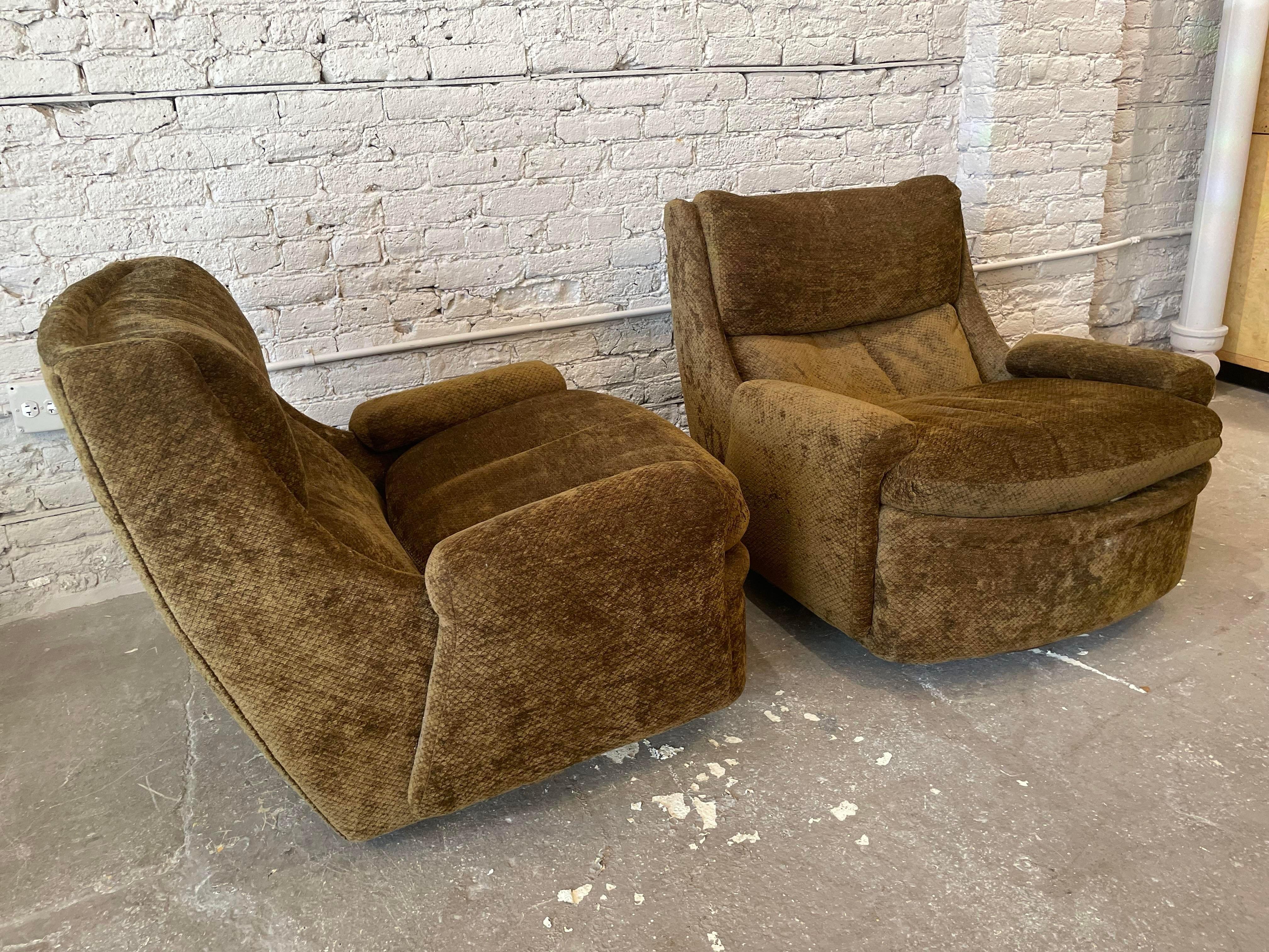 1980s Postmodern Sculptural Arc Chairs - a Pair In Good Condition For Sale In Chicago, IL