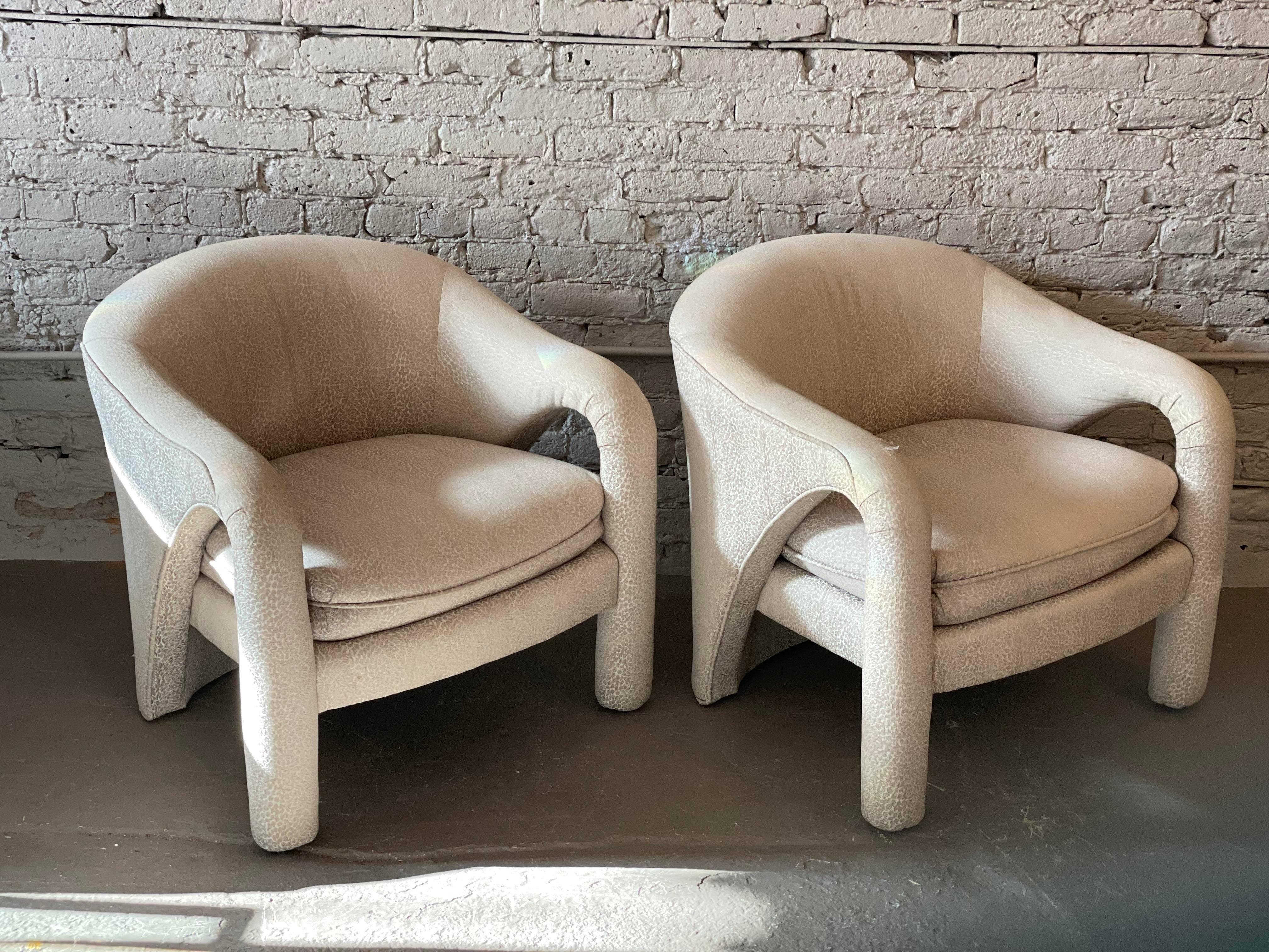 Textile 1980s Postmodern Sculptural Arc Chairs in Beige Upholstery, a Pair For Sale