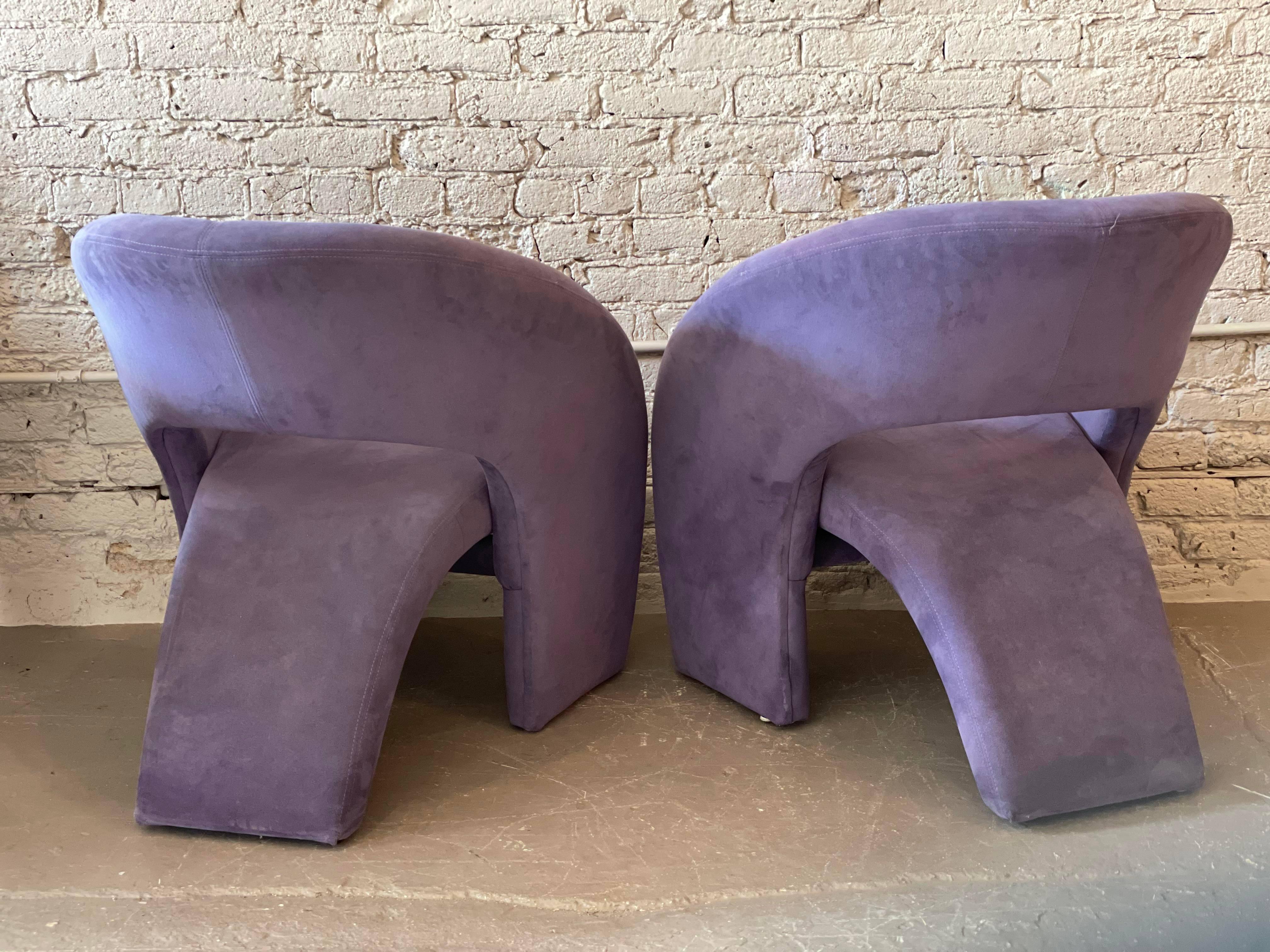 Américain Paire de chaises sculpturales postmodernes des années 1980 dans le style de Jaymar en vente
