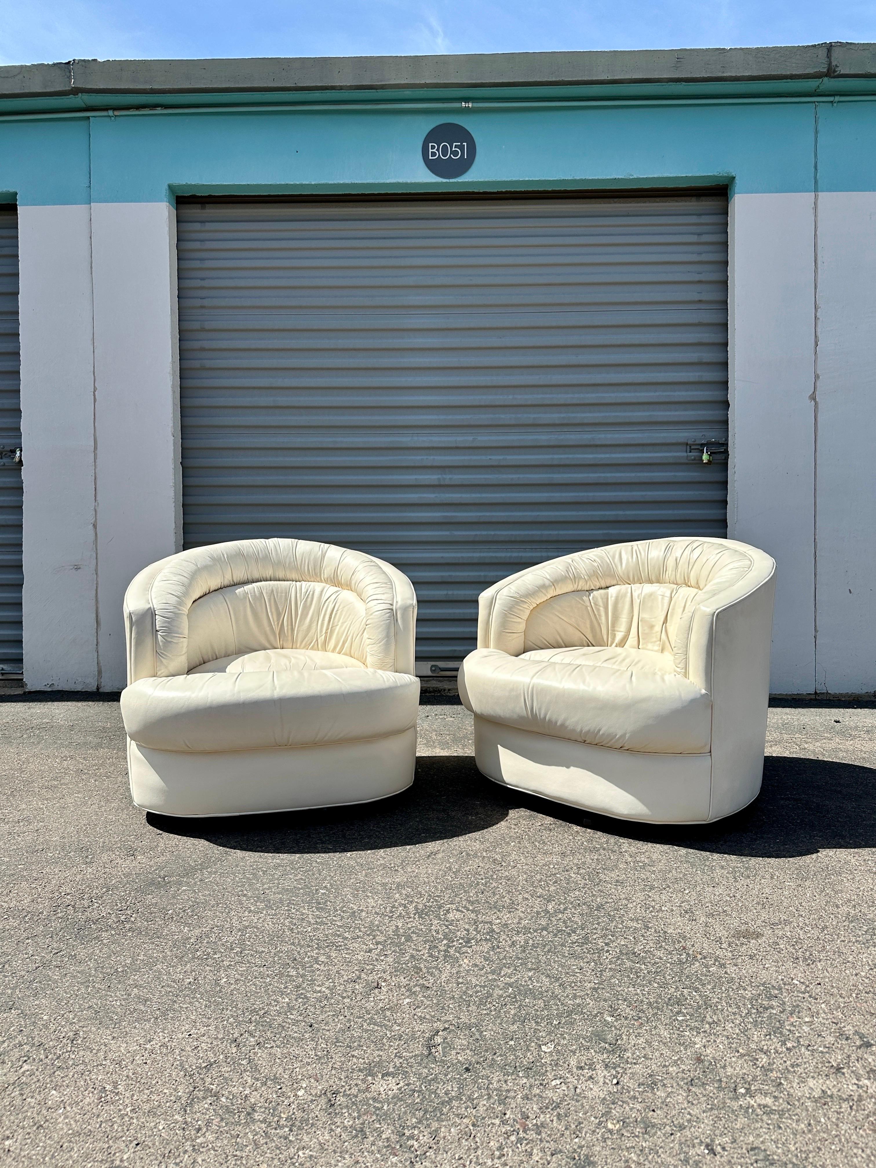 1980s Postmodern Swivel Lounge Chairs White Leather Attributed to Milo Baughman In Good Condition In Tempe, AZ